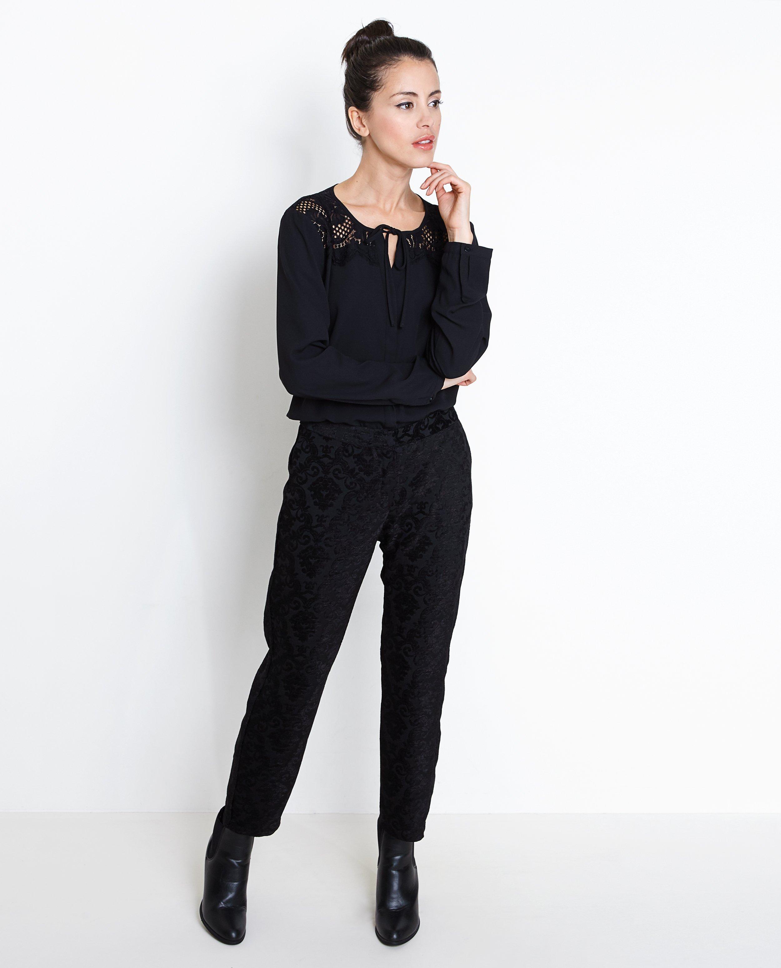 Hemden - Zwarte blouse met fijn kant