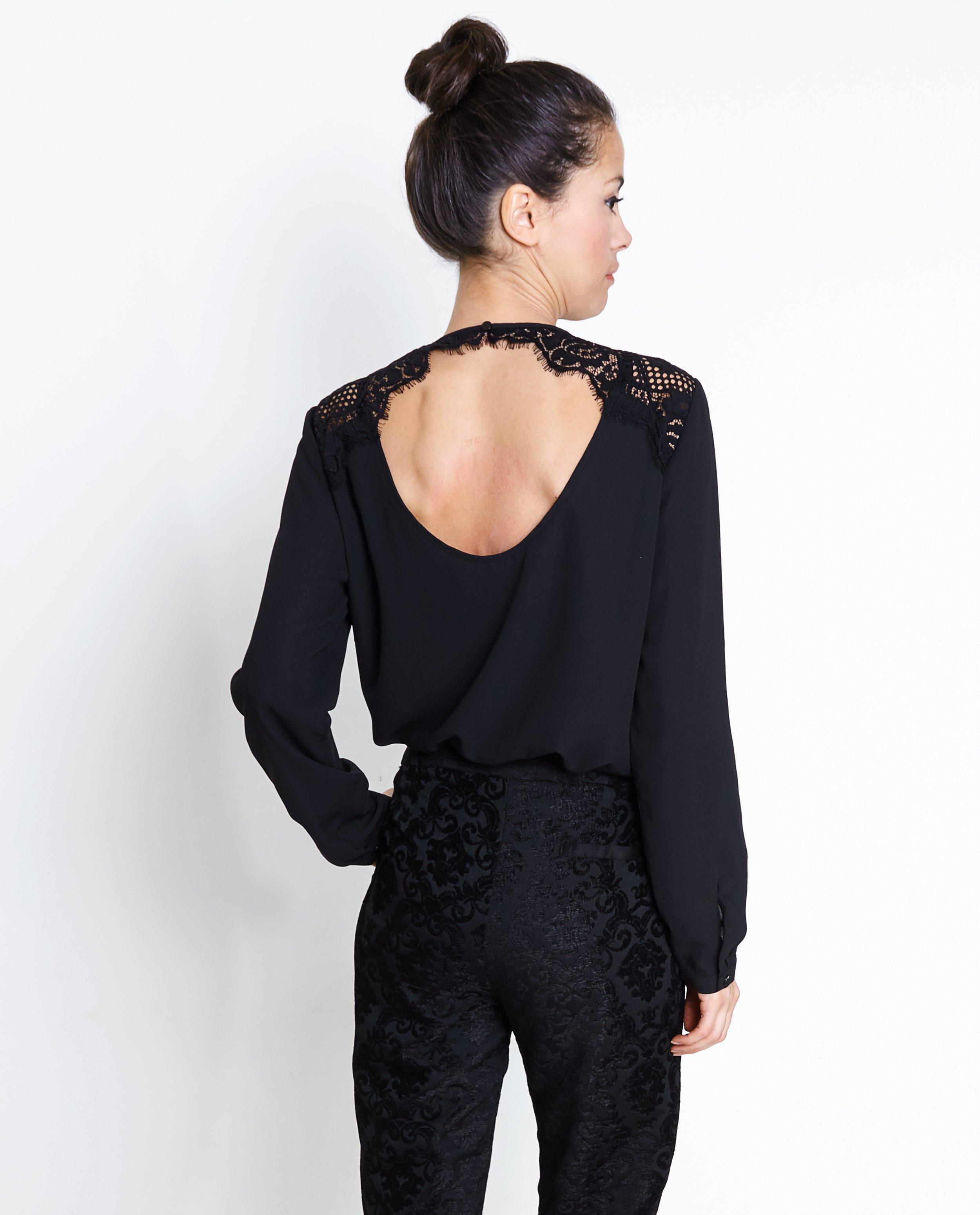 Hemden - Zwarte blouse met fijn kant