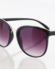 Zonnebrillen - Zwarte zonnebril met metallic accent
