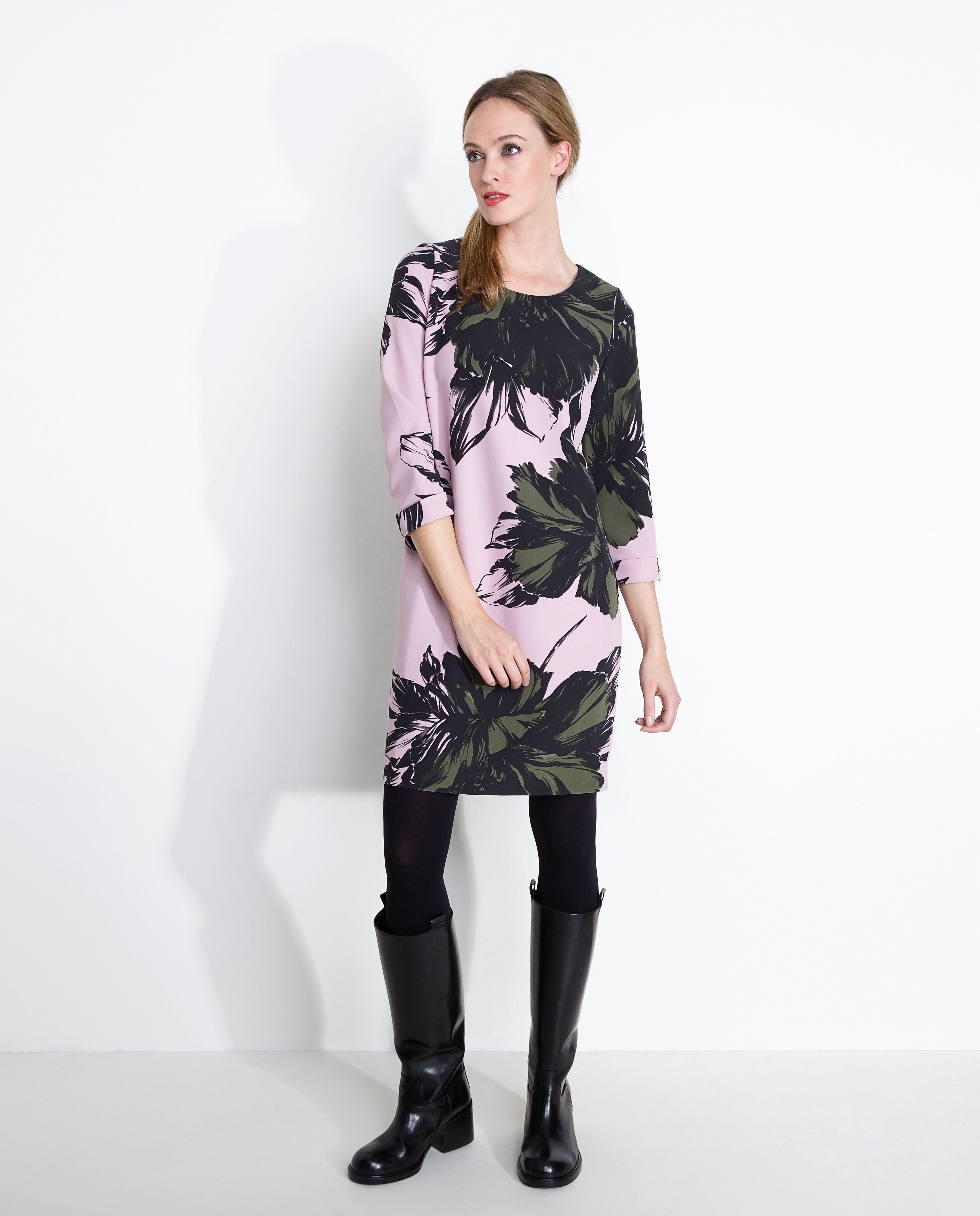 Kleedjes - Lavendelroze jurk met bold print