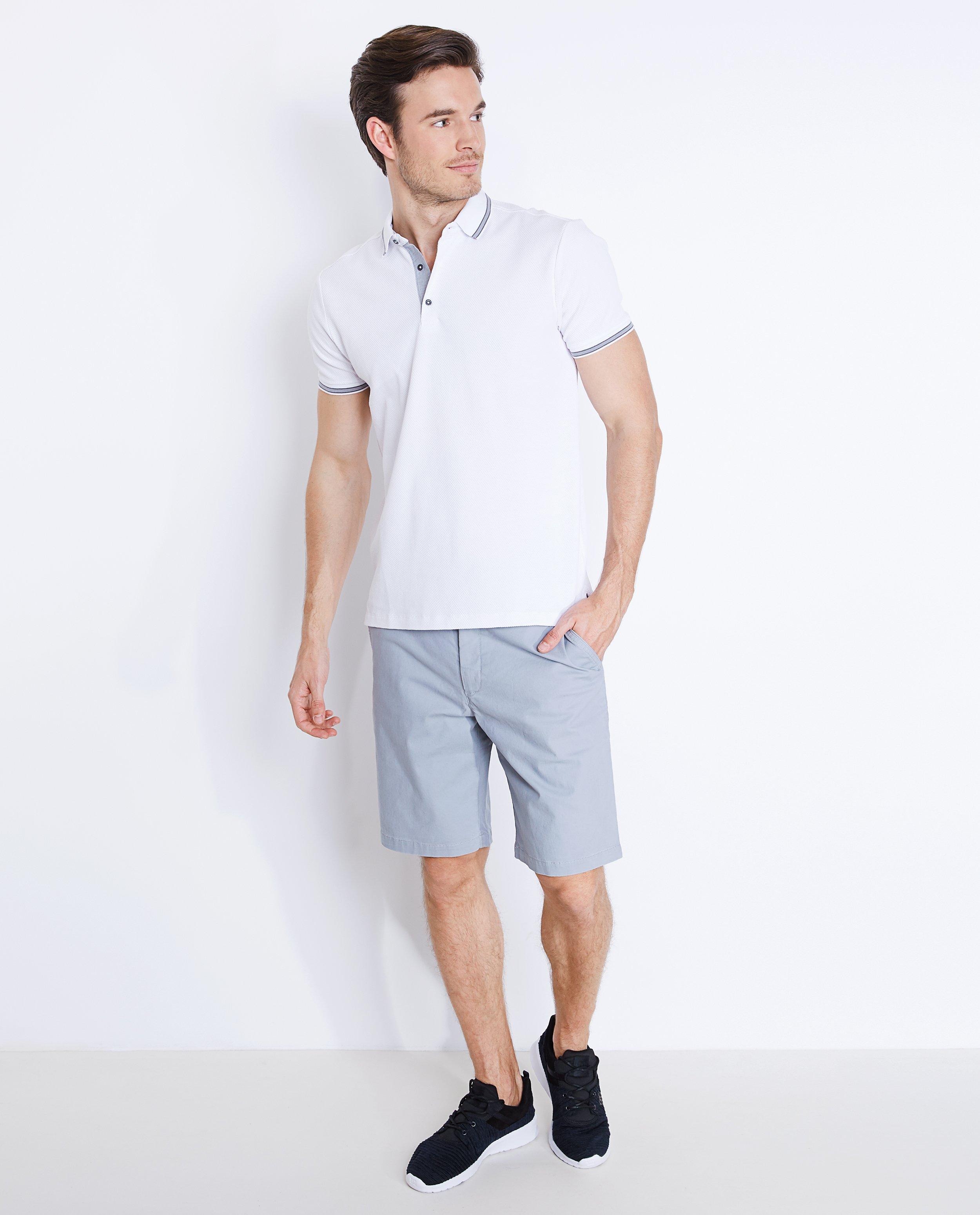 Witte polo met reli&euml;fpatroon - Product Detail - wit - afbeelding nummer 1