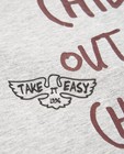 T-shirts - T-shirt gris à longues manches avec une inscription