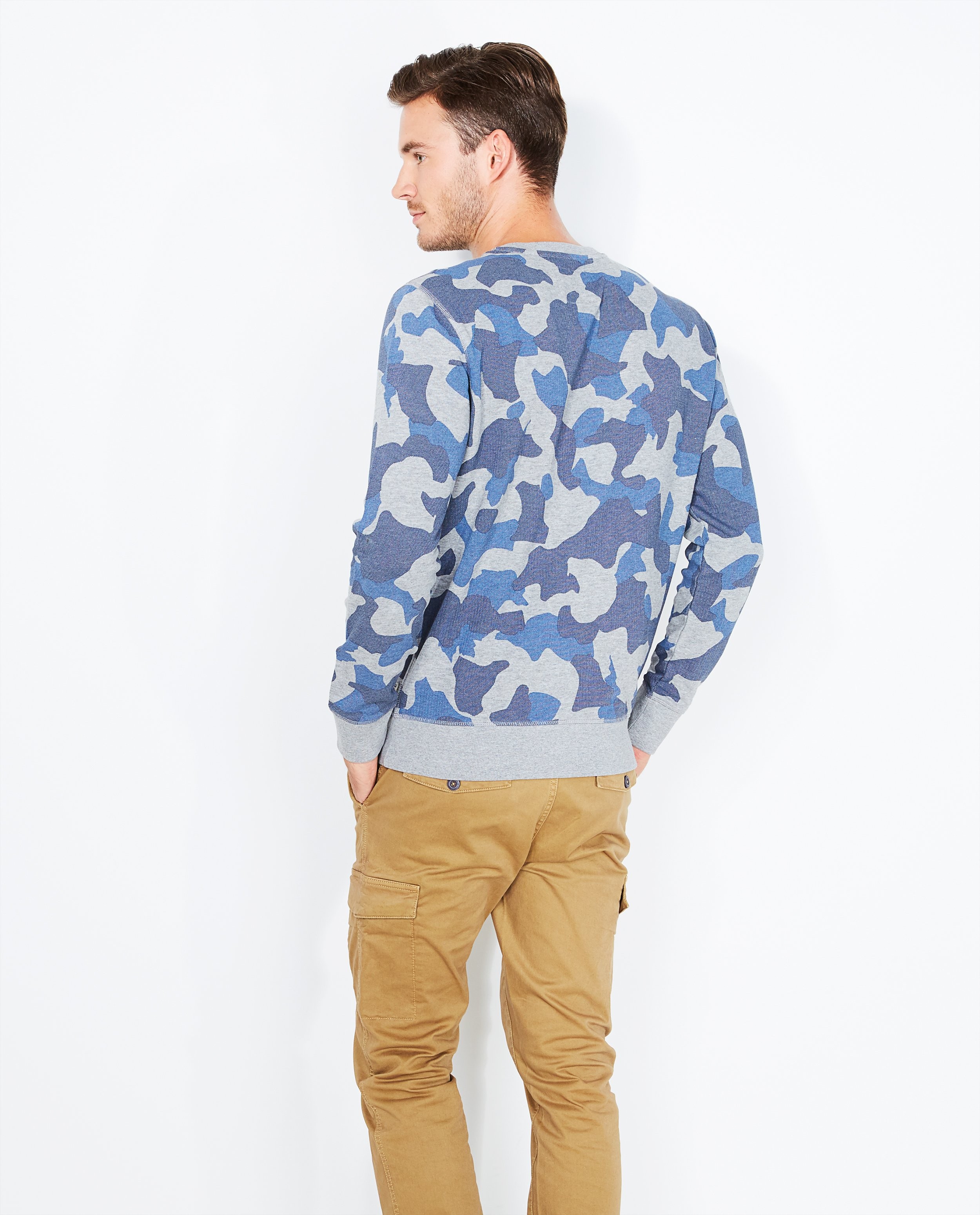 Sweaters - Grijze sweater met camouflageprint