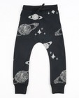 Pantalons - Zwarte sweatbroek met planetenprint