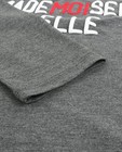 T-shirts - Grijze longsleeve met reliëfprint