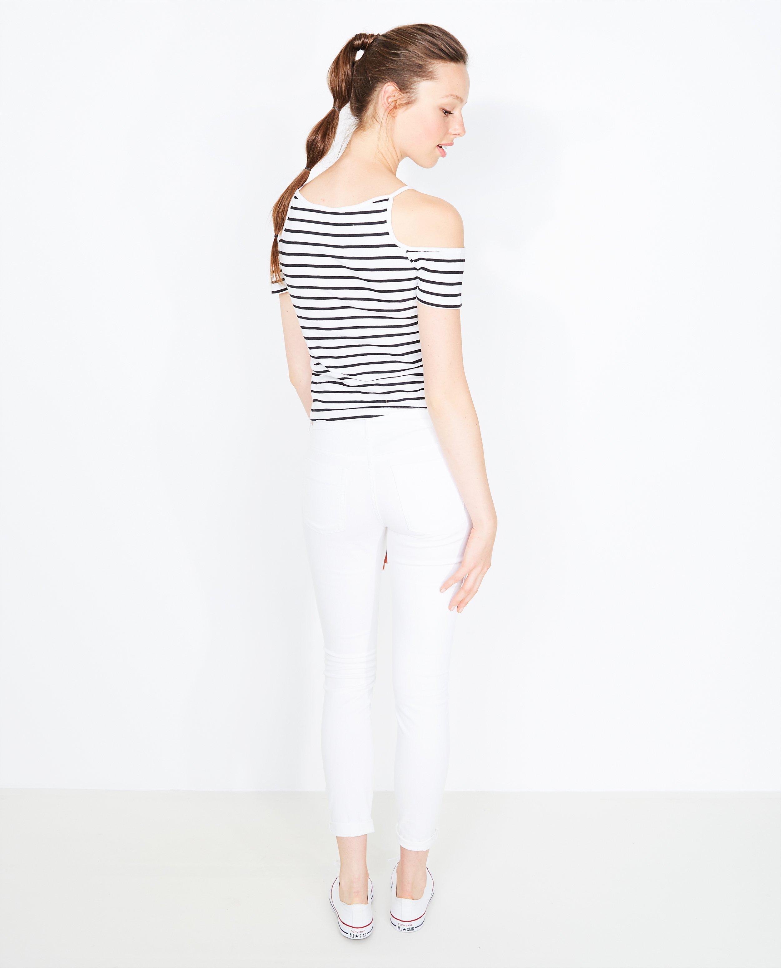 T-shirts - Off-shoulder top