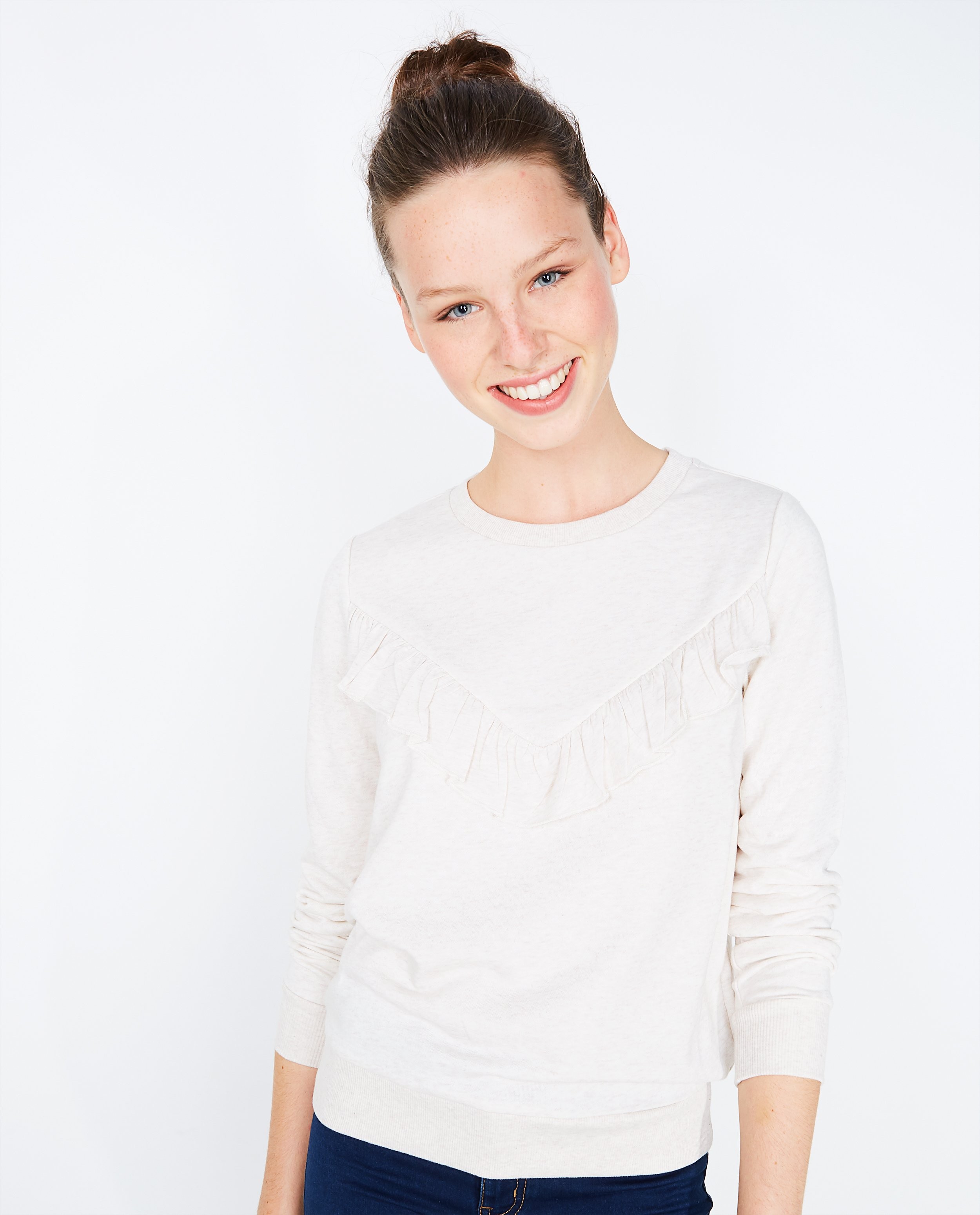 Sweaters - Donkergrijze sweater met ruches