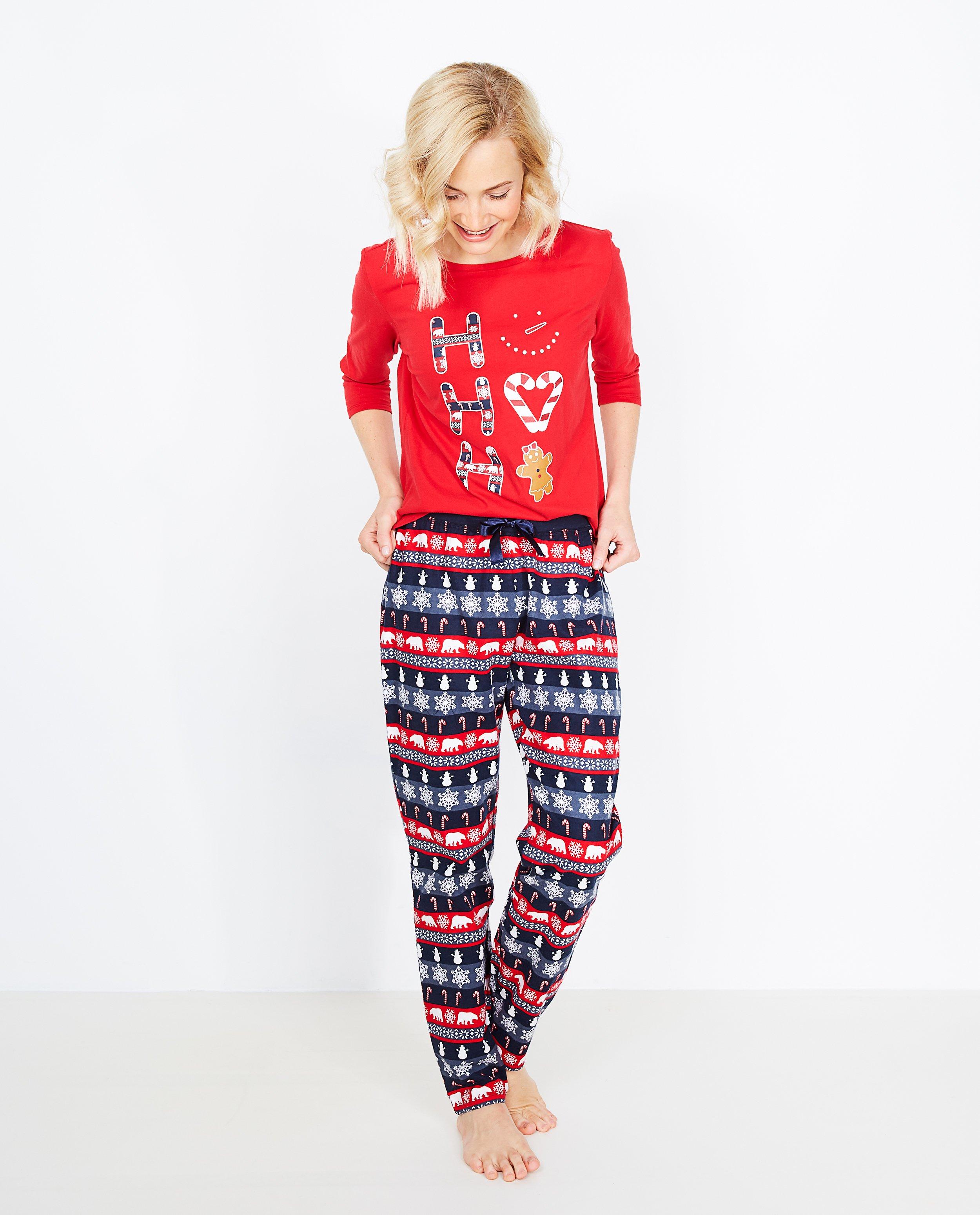 Pyjama avec motif de No&euml;l - D&eacute;tails du produit - rouge vif - image num&eacute;ro 2