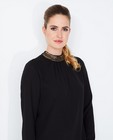 Chemises - Zwarte blouse met versierde hals