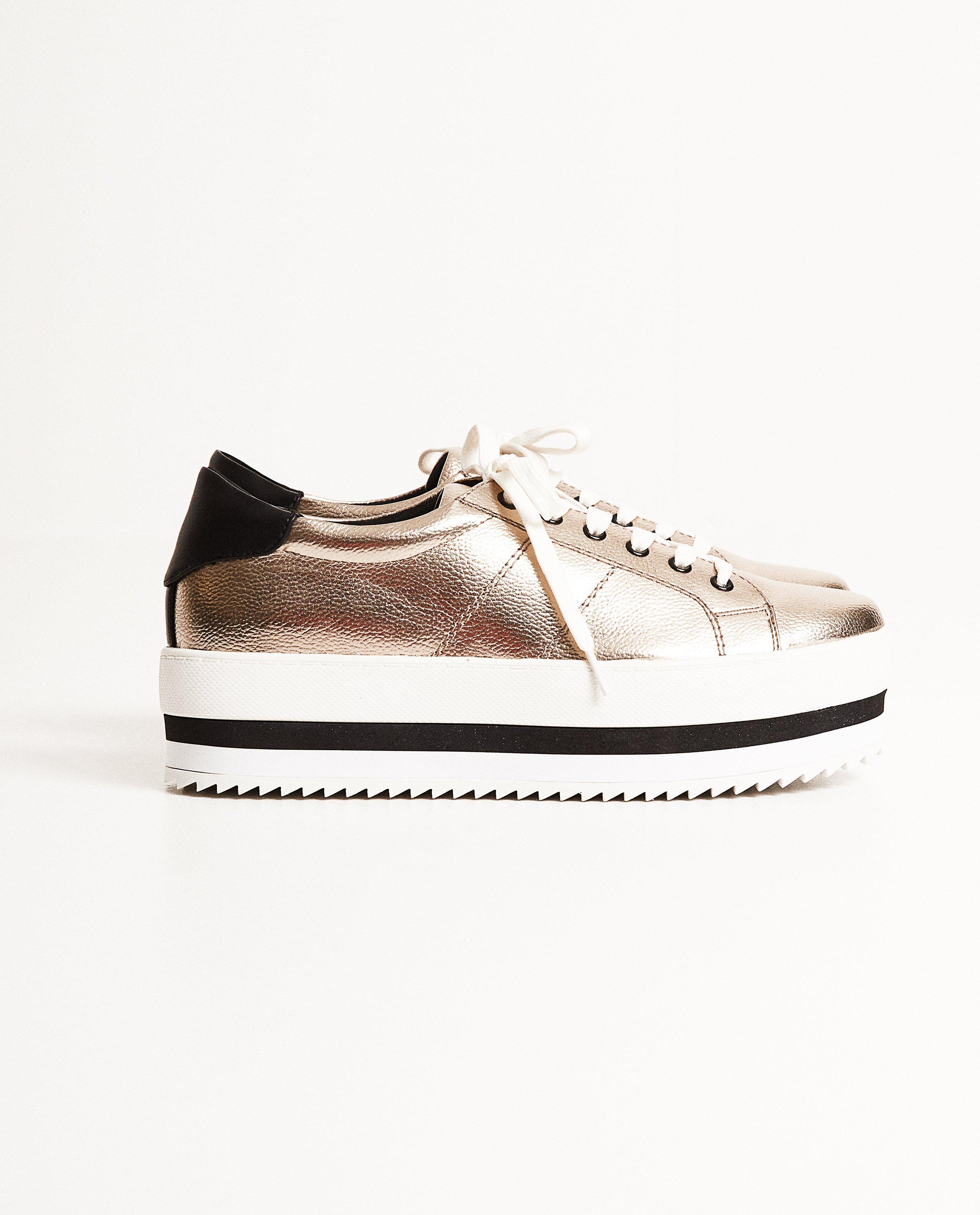 Platform sneakers - in metallic grijs - Call it Spring