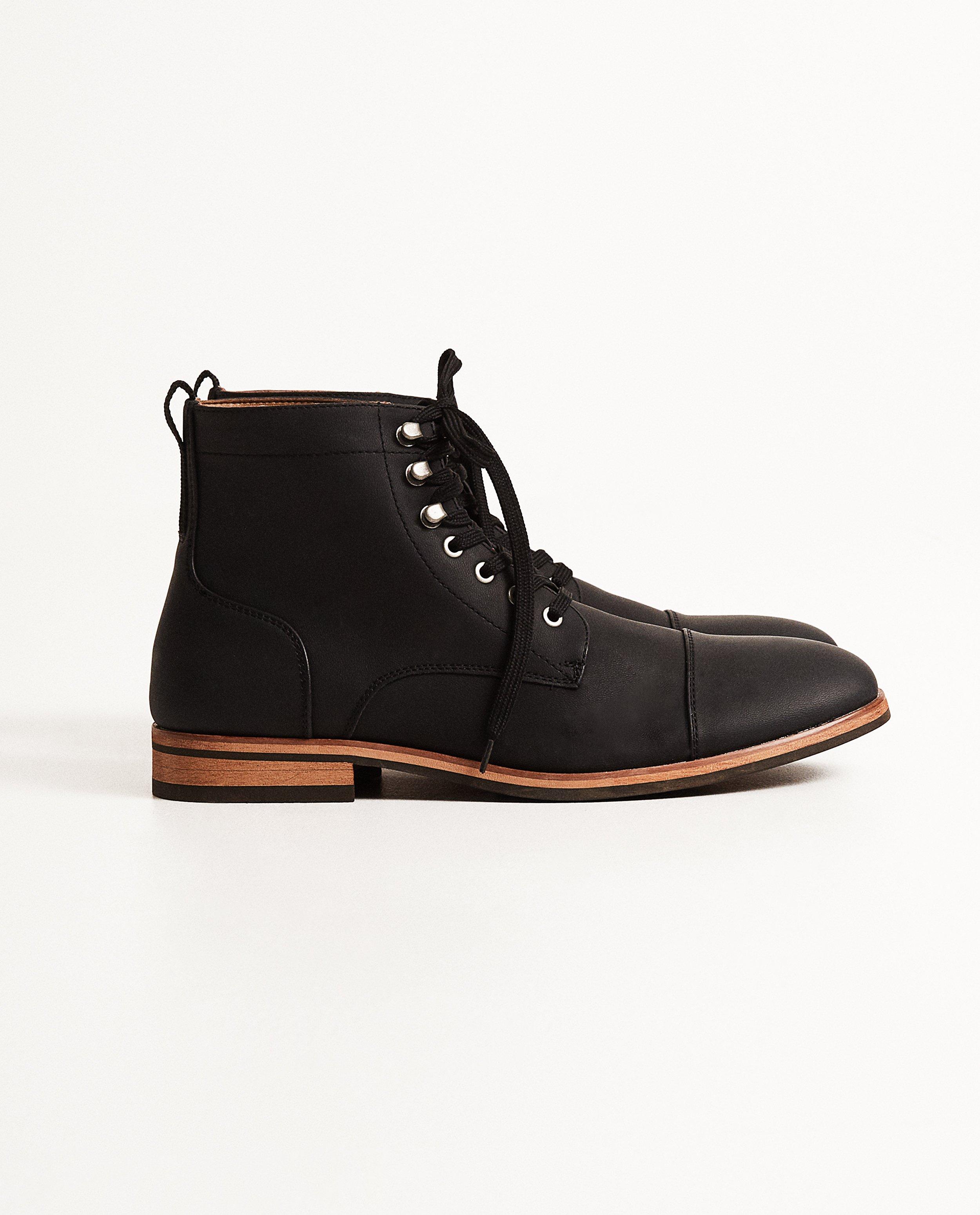 Enkellaarzen met veters - van imitatieleer - Call it Spring