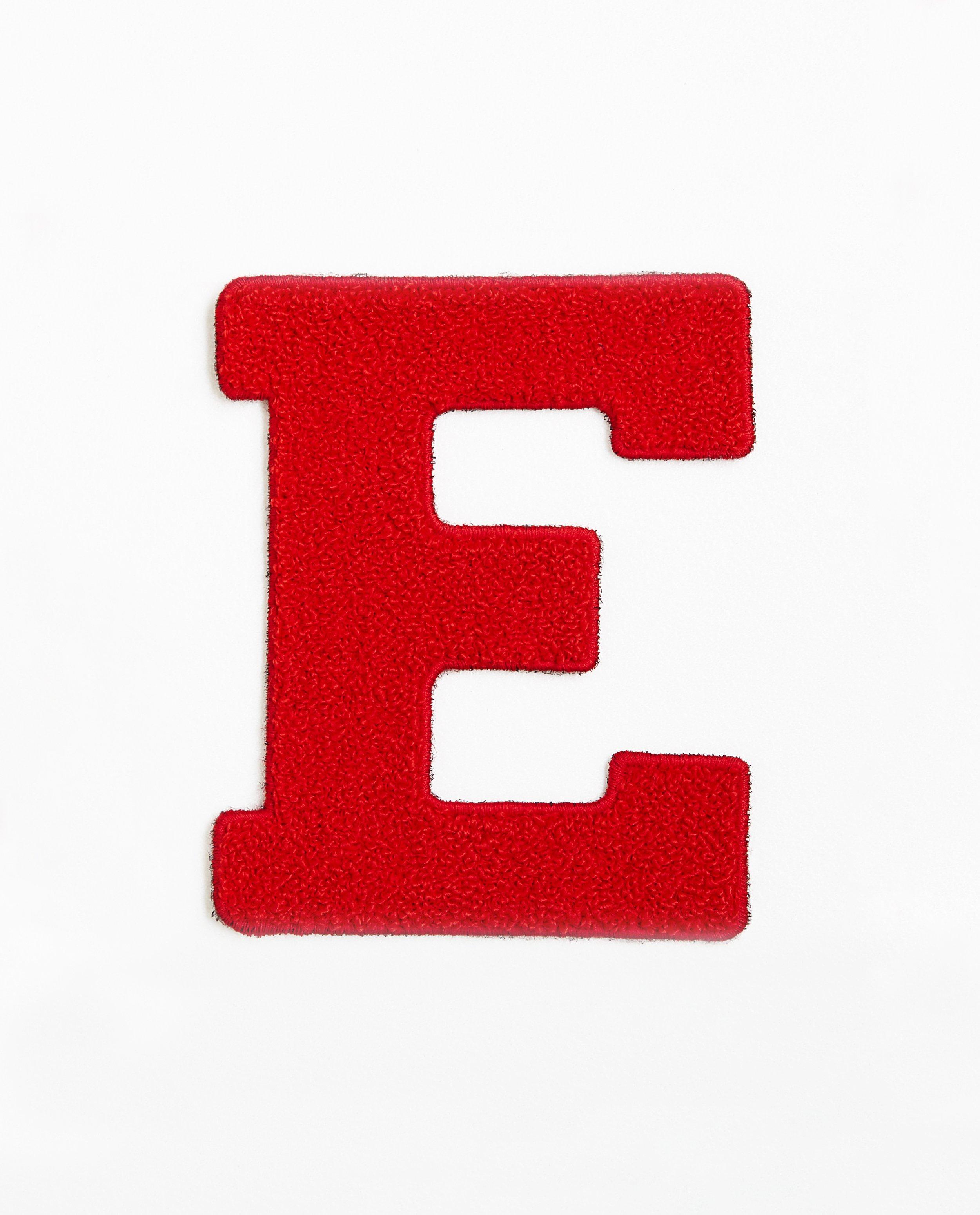 Lettre E rouge - grande - en fil bouclette rouge - JBC