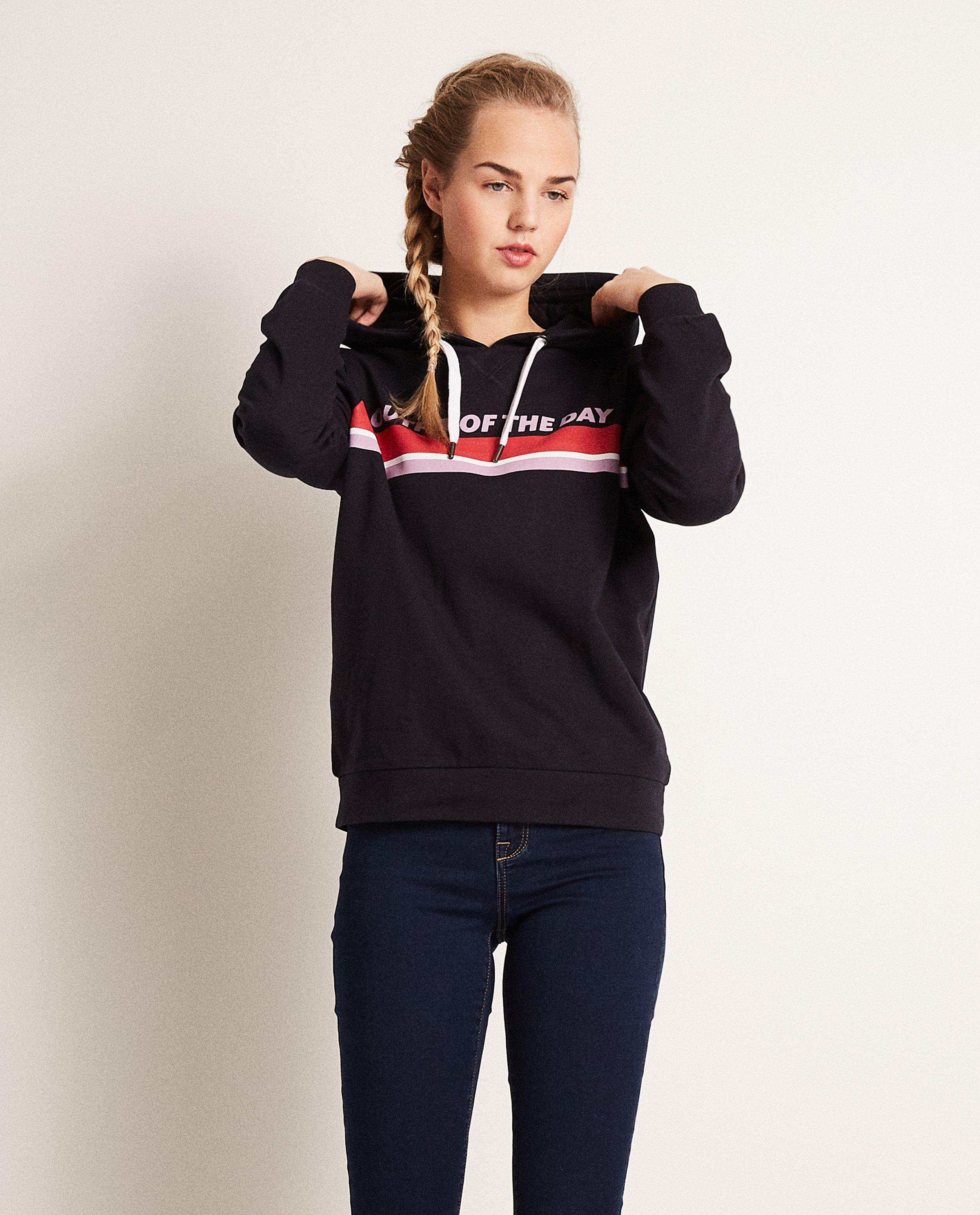 Sweaters - Statement hoodie