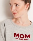 Sweaters - Lichtgrijze sweater 'MOM'