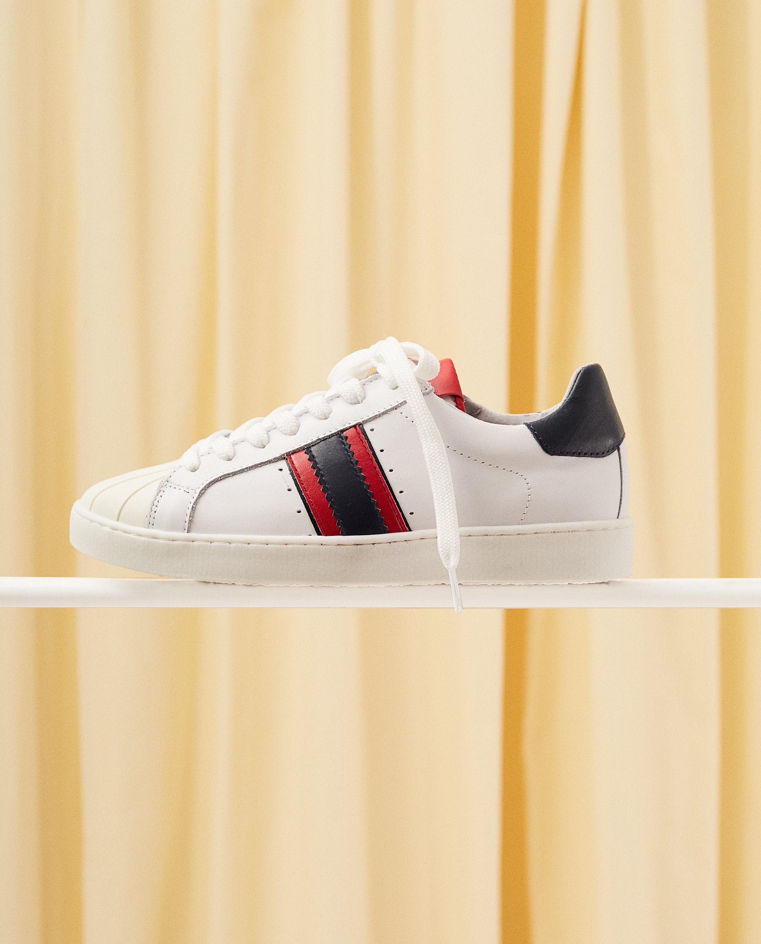 Witte sneakers communie - met strepen - JBC