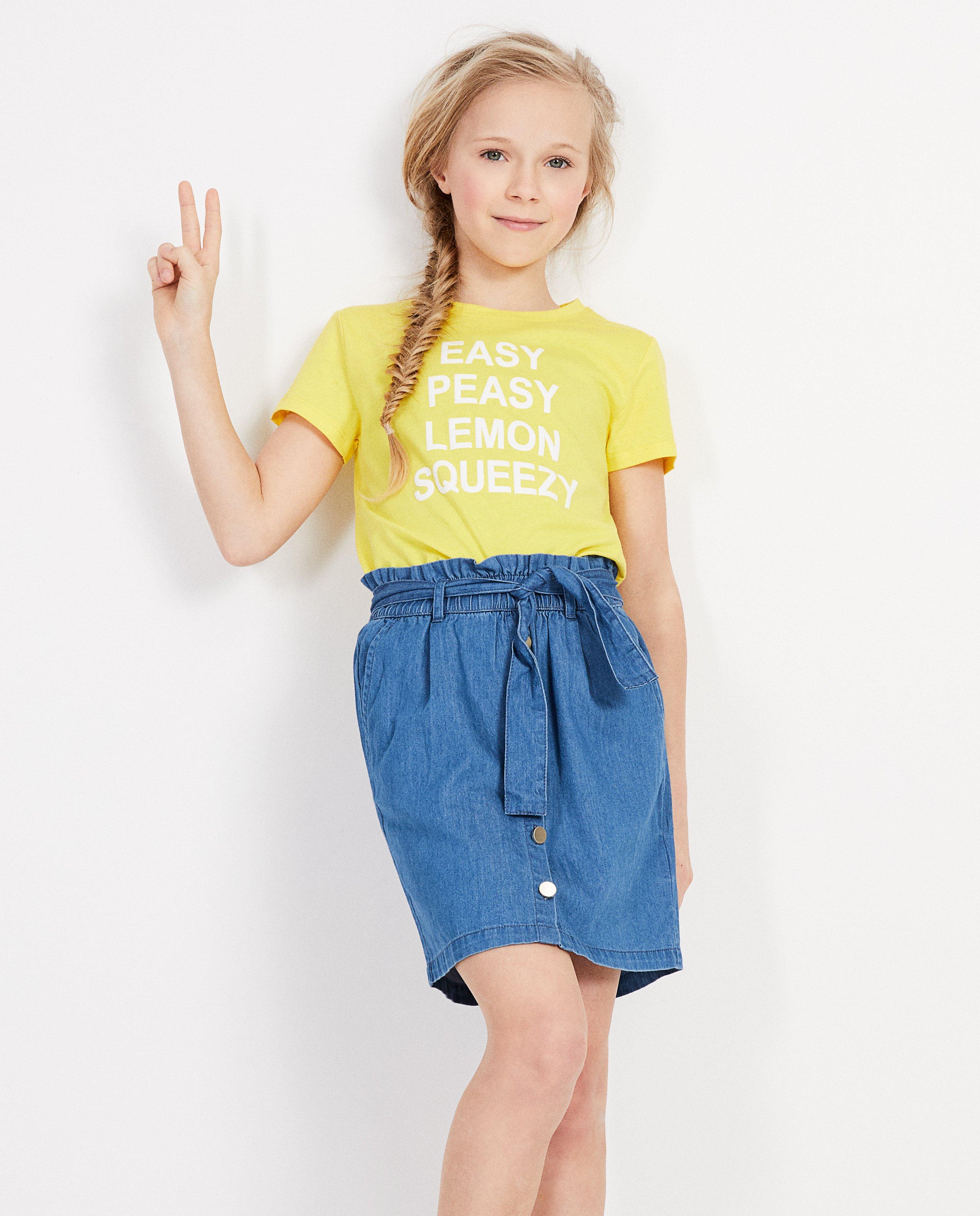 T-shirts - T-shirt jaune, texte blanc
