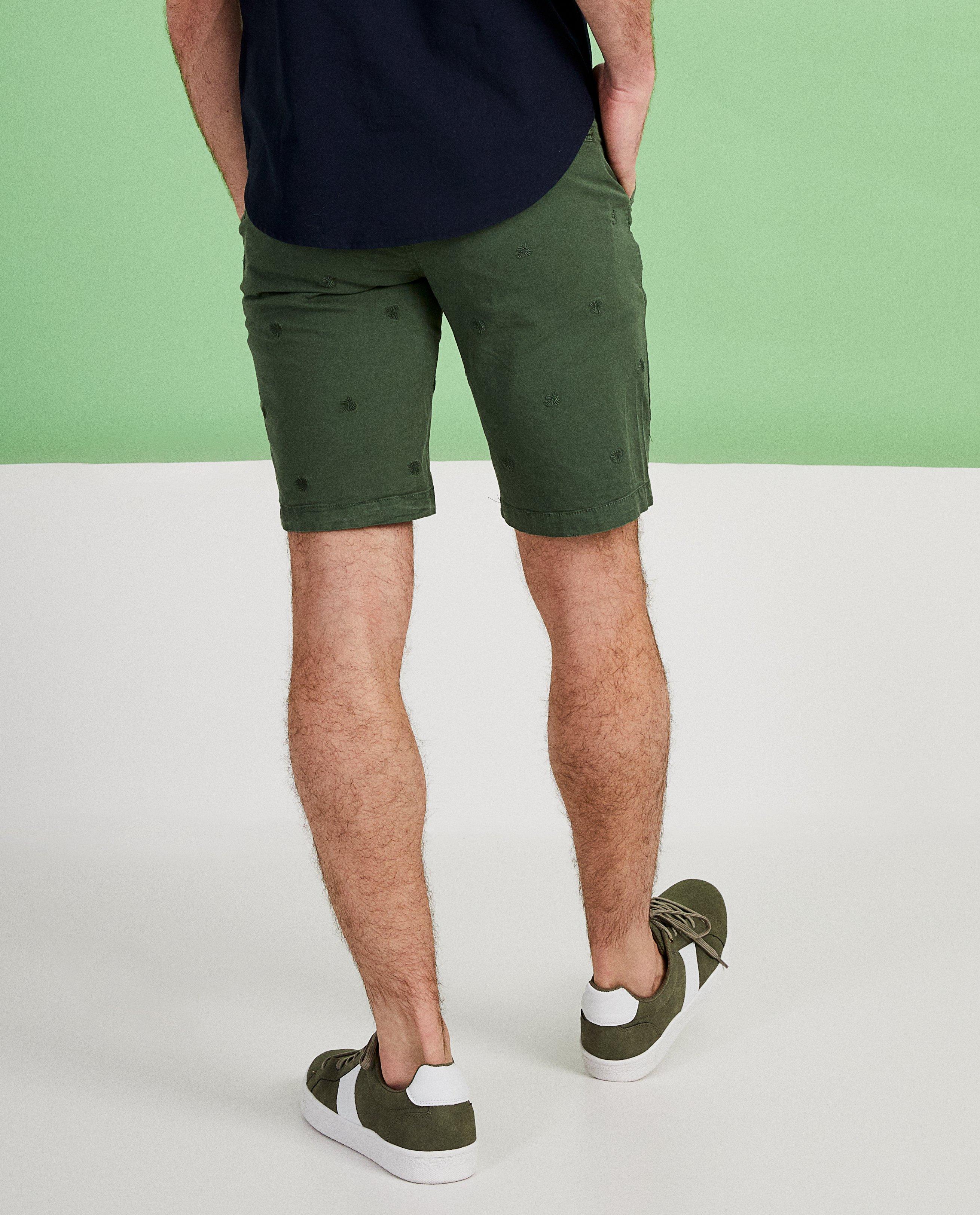 Shorten - Kakigroene short met blaadjes