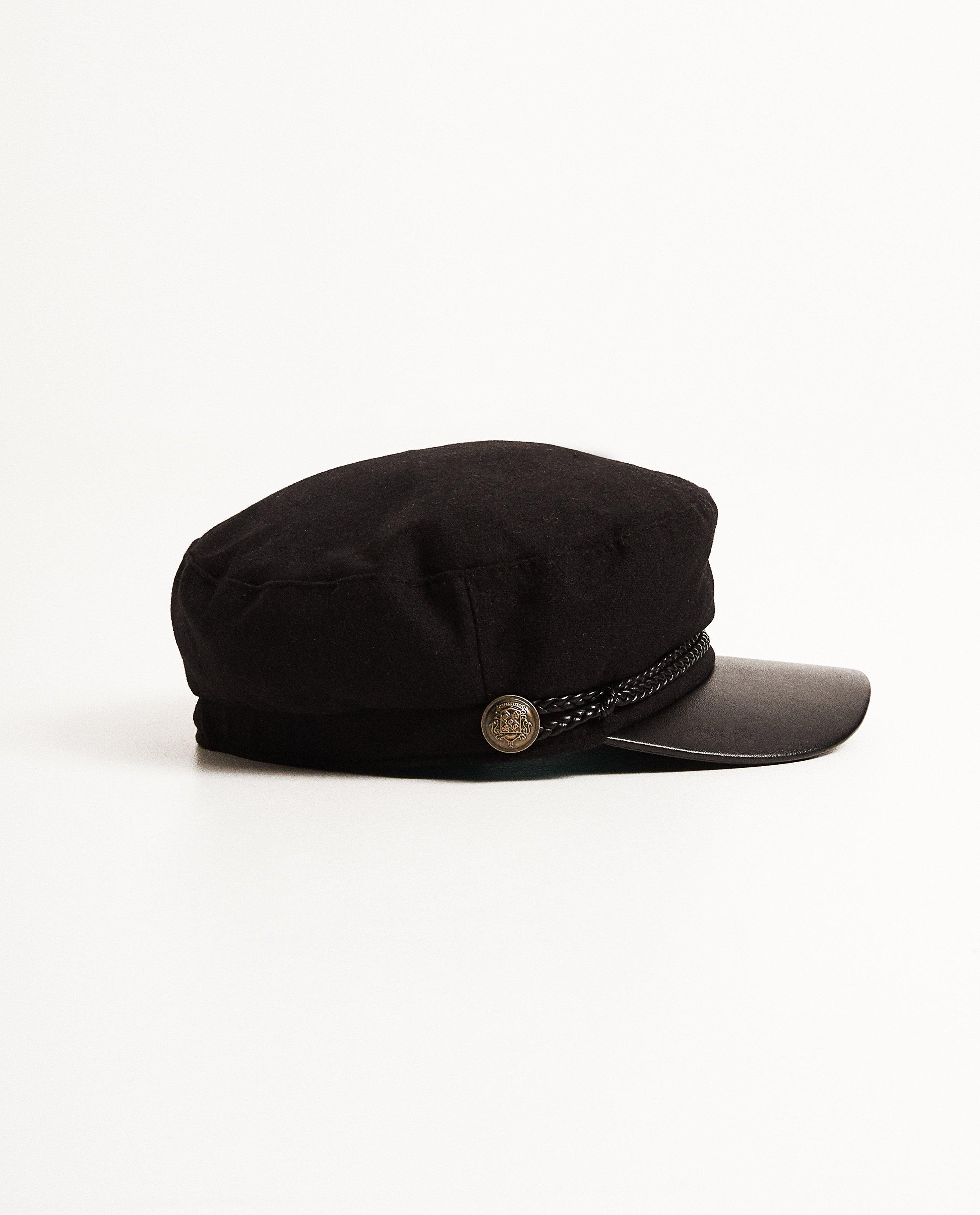 Pet in militaire stijl - van een materiaalmix - JBC