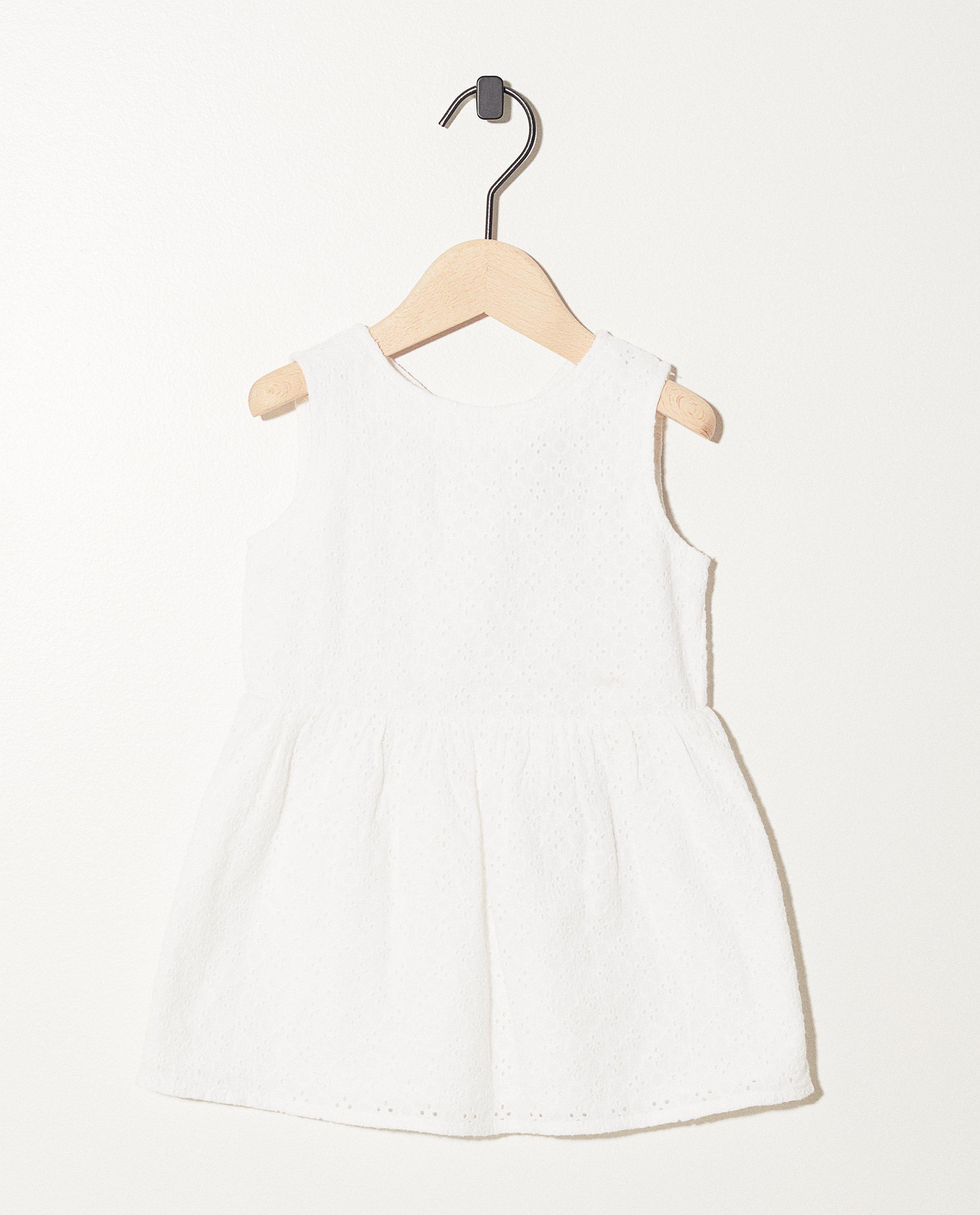 Wit jurkje van broderie anglaise - allover patroon - JBC