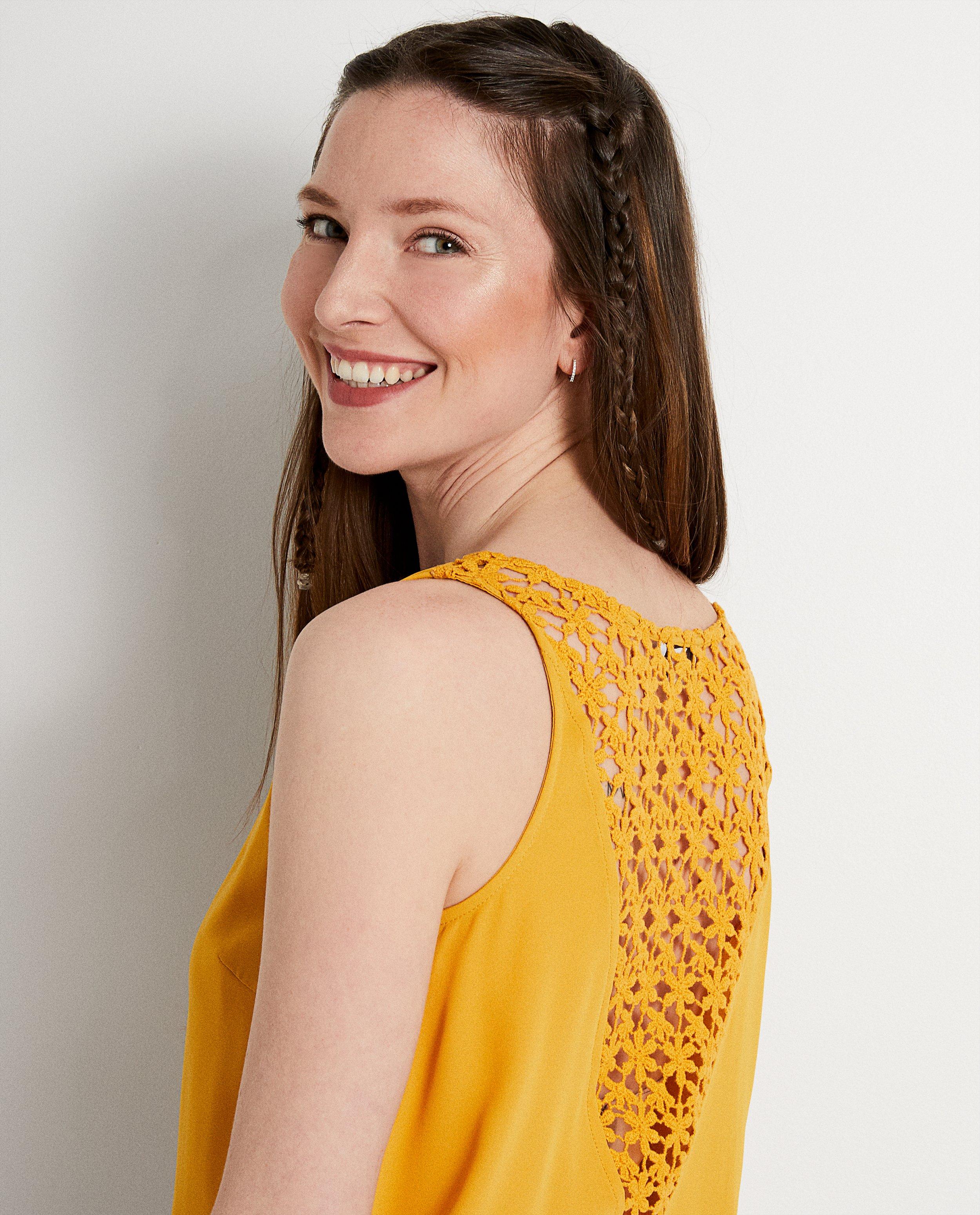 Chemises - Top ocre, dos avec dentelle