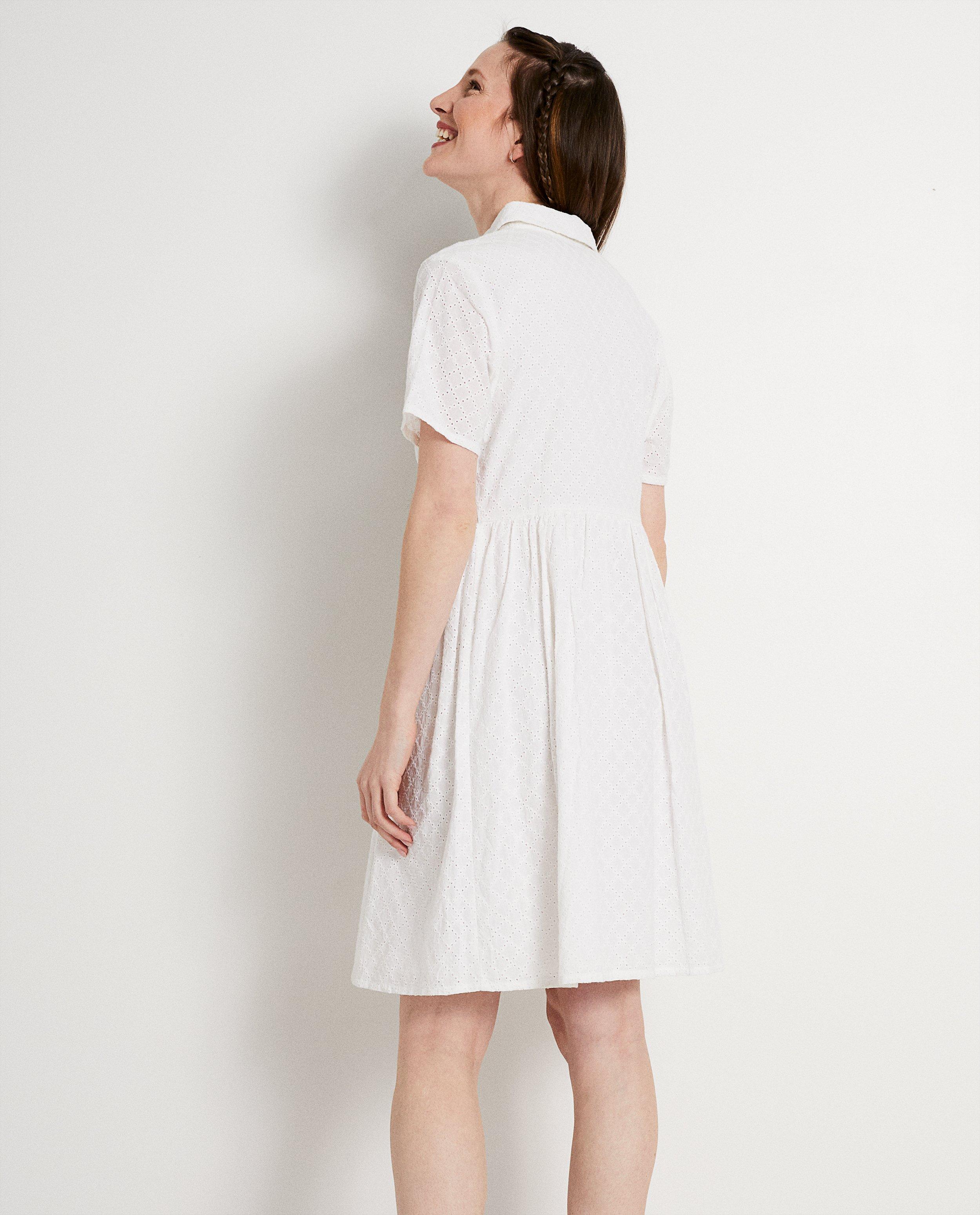 Kleedjes - Witte jurk met broderie anglaise