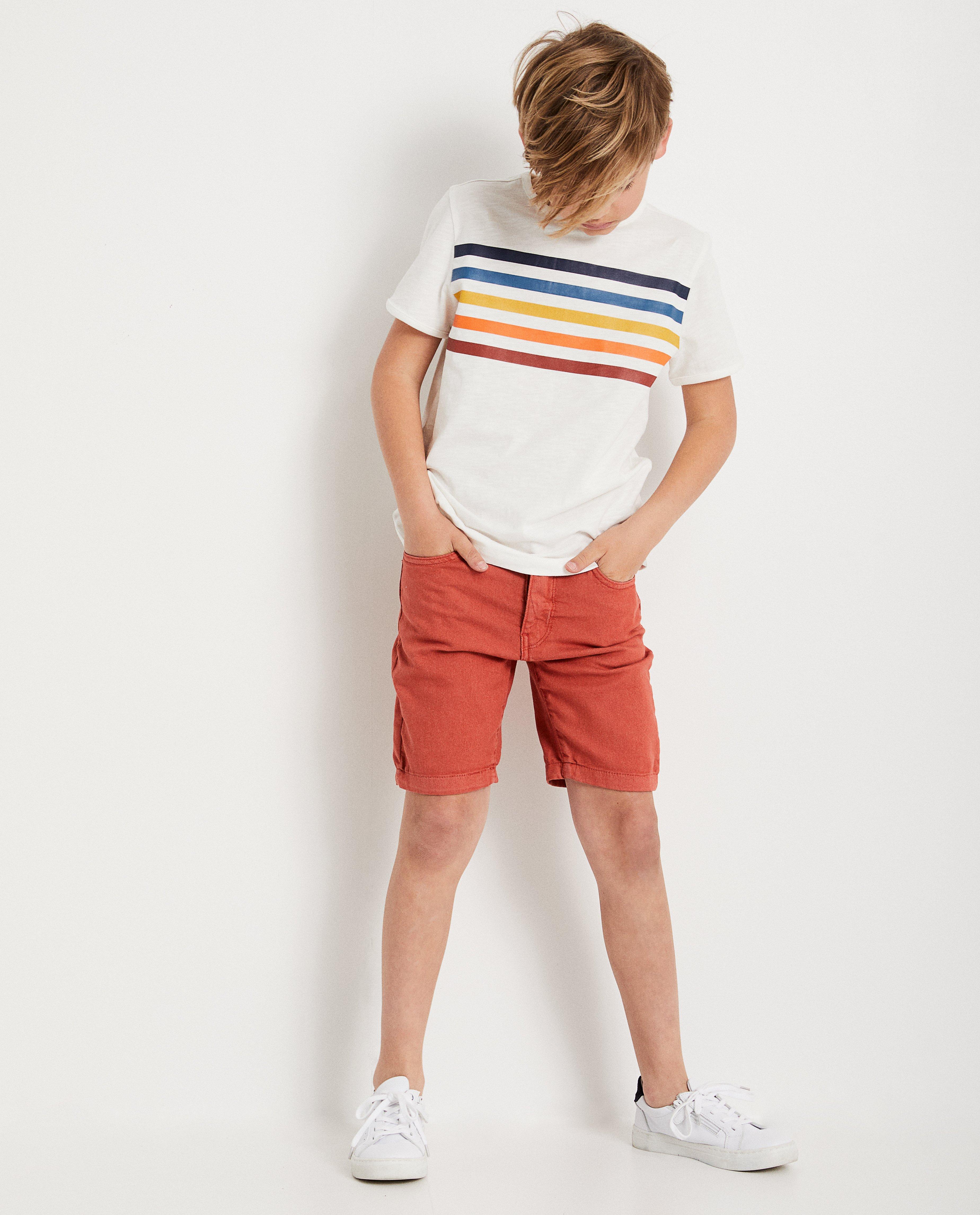 Rode short met stretch - Product Detail - donkerrood - afbeelding nummer 1