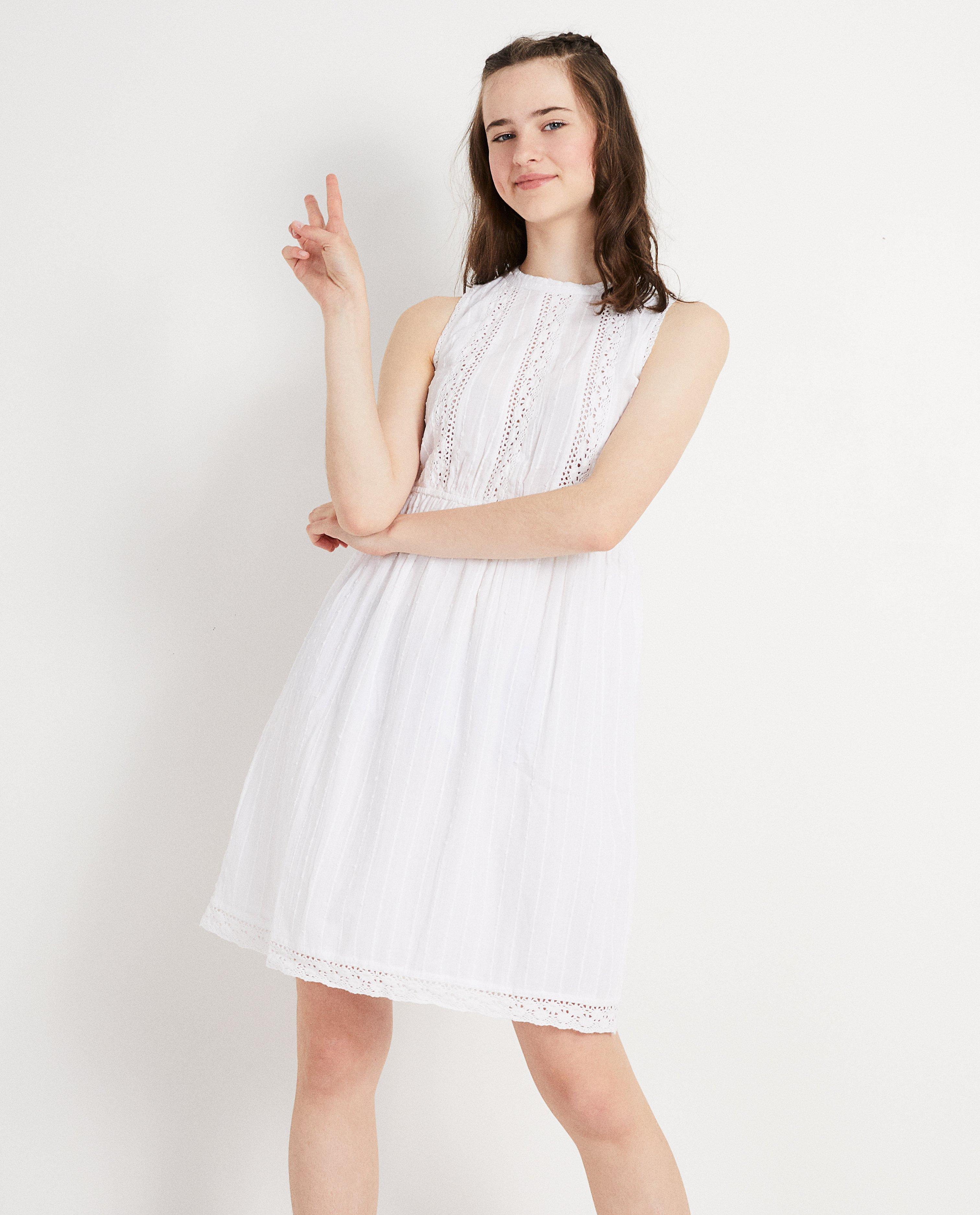 Robes - Robe blanche avec de la dentelle