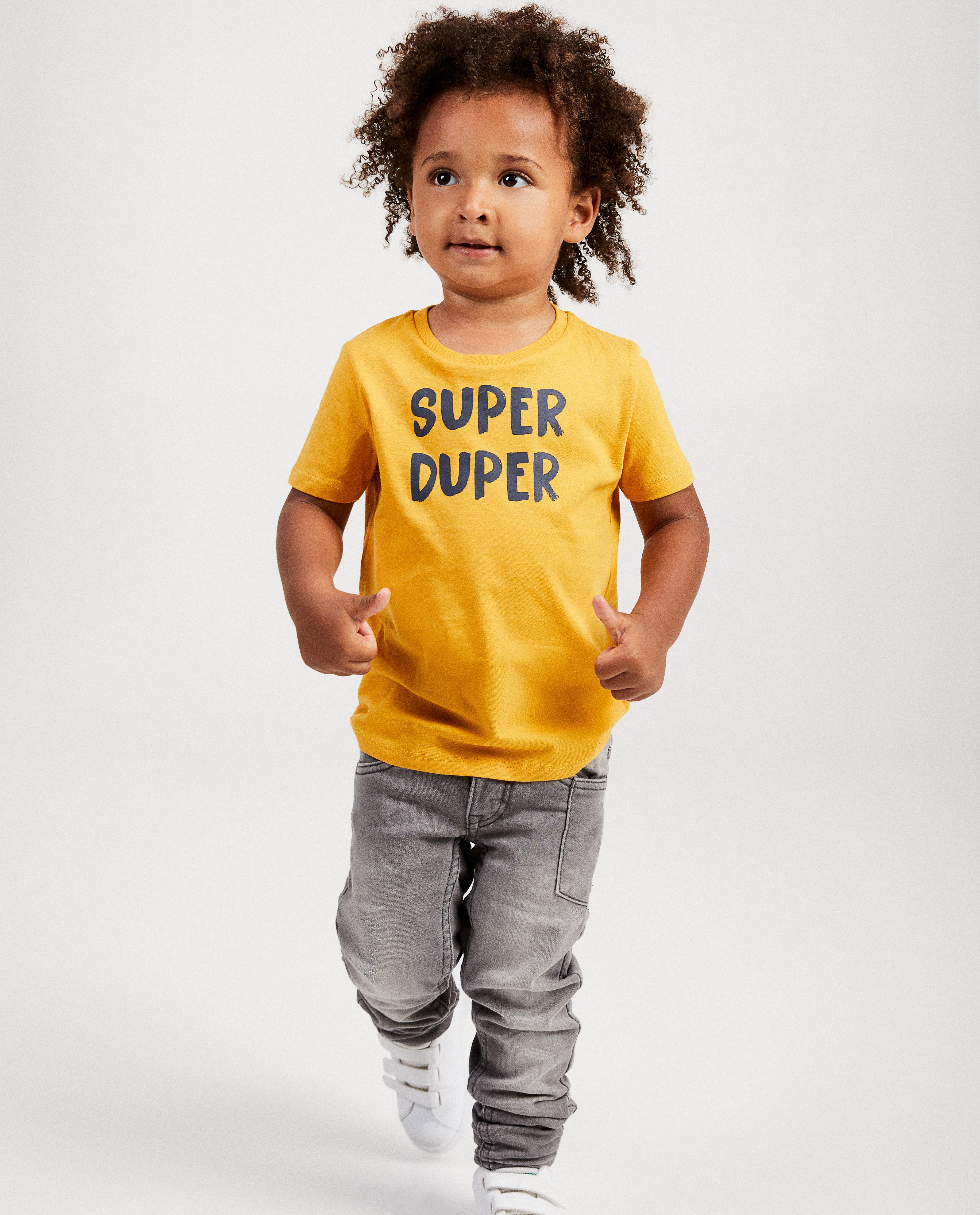 T-shirt jaune, imprimé BESTies - à la poitrine - Besties