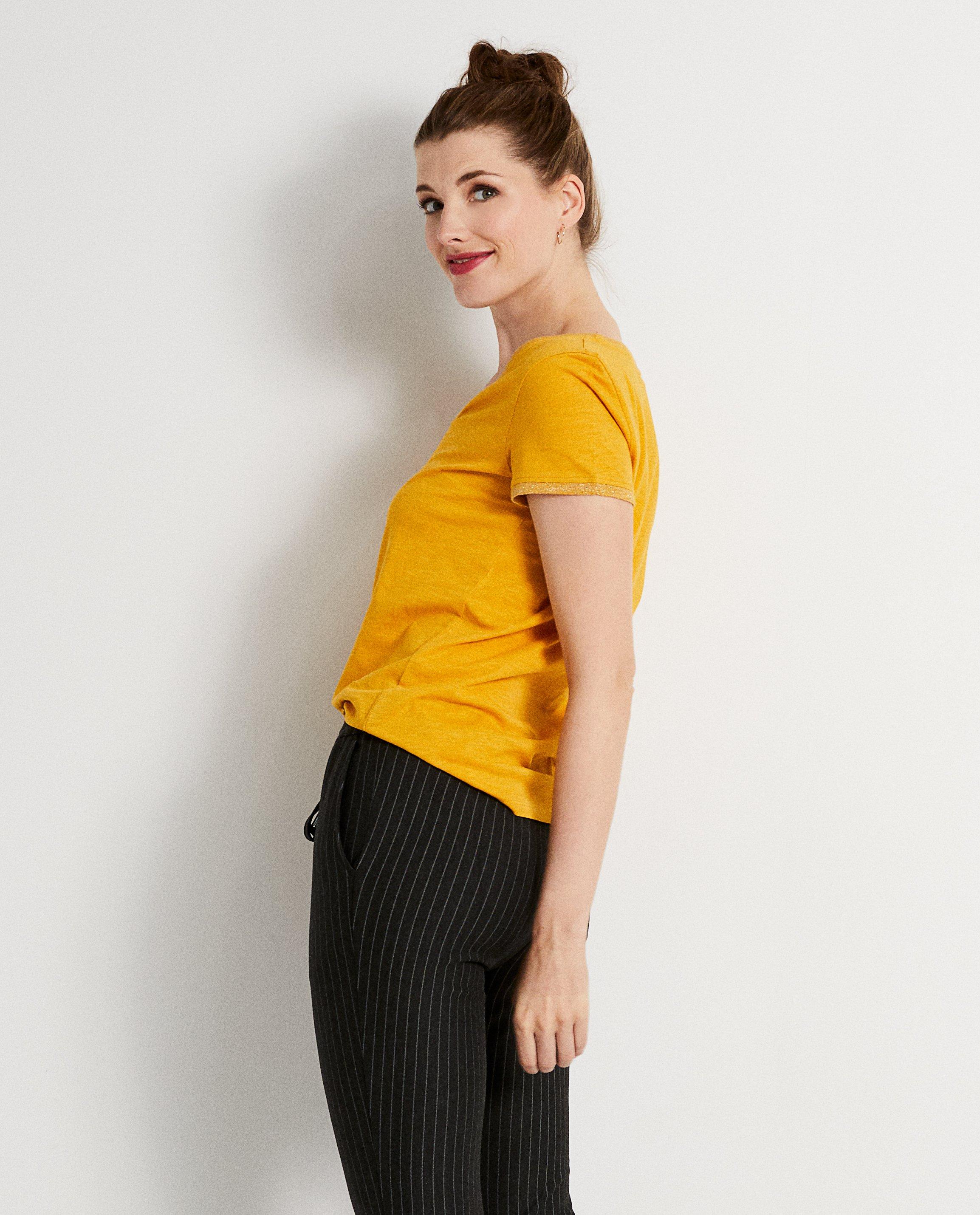 T-shirts - Okergeel T-shirt met glitter