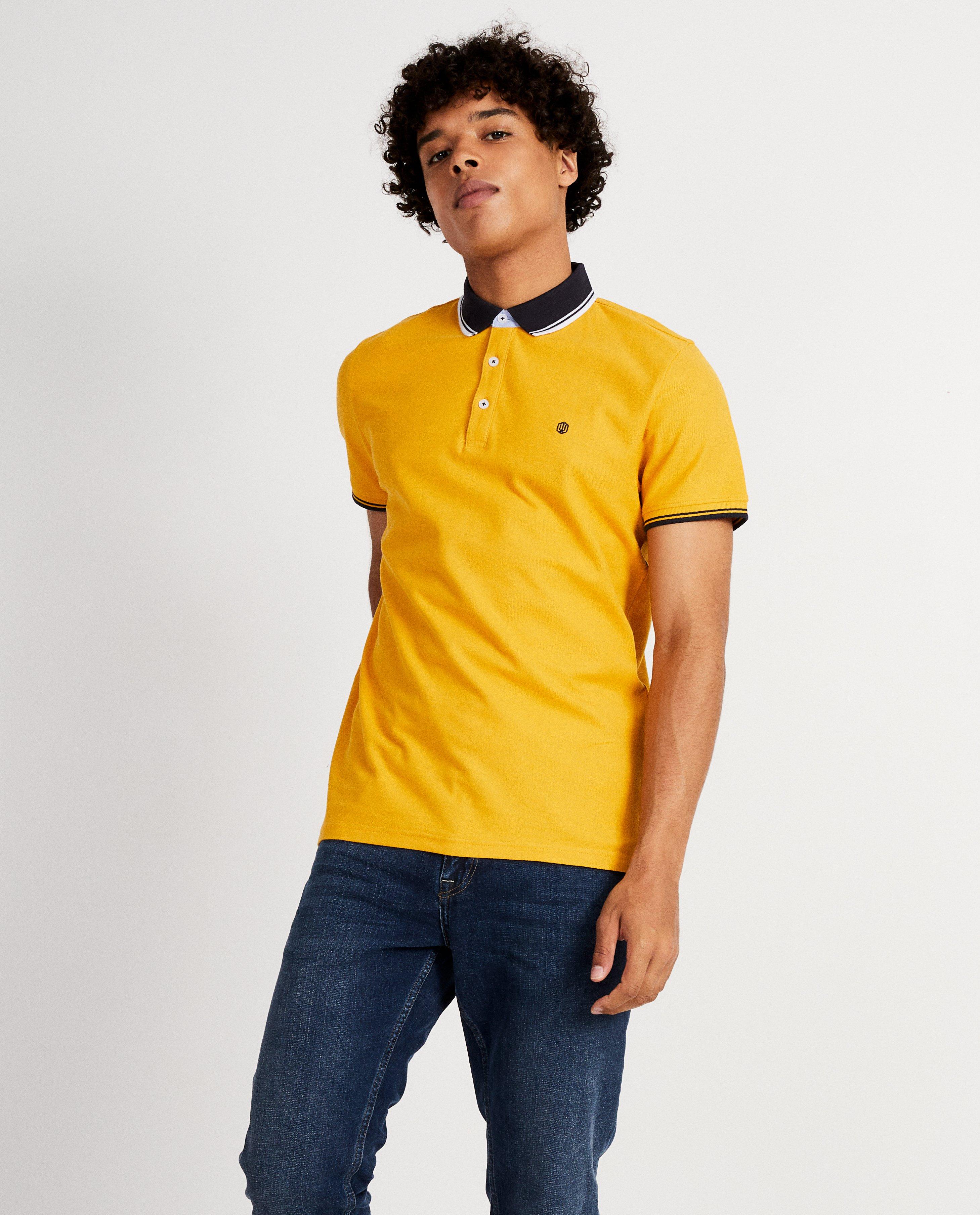 Polo ocre avec col vert - D&eacute;tails du produit - jaune fonc&eacute; - image num&eacute;ro 2