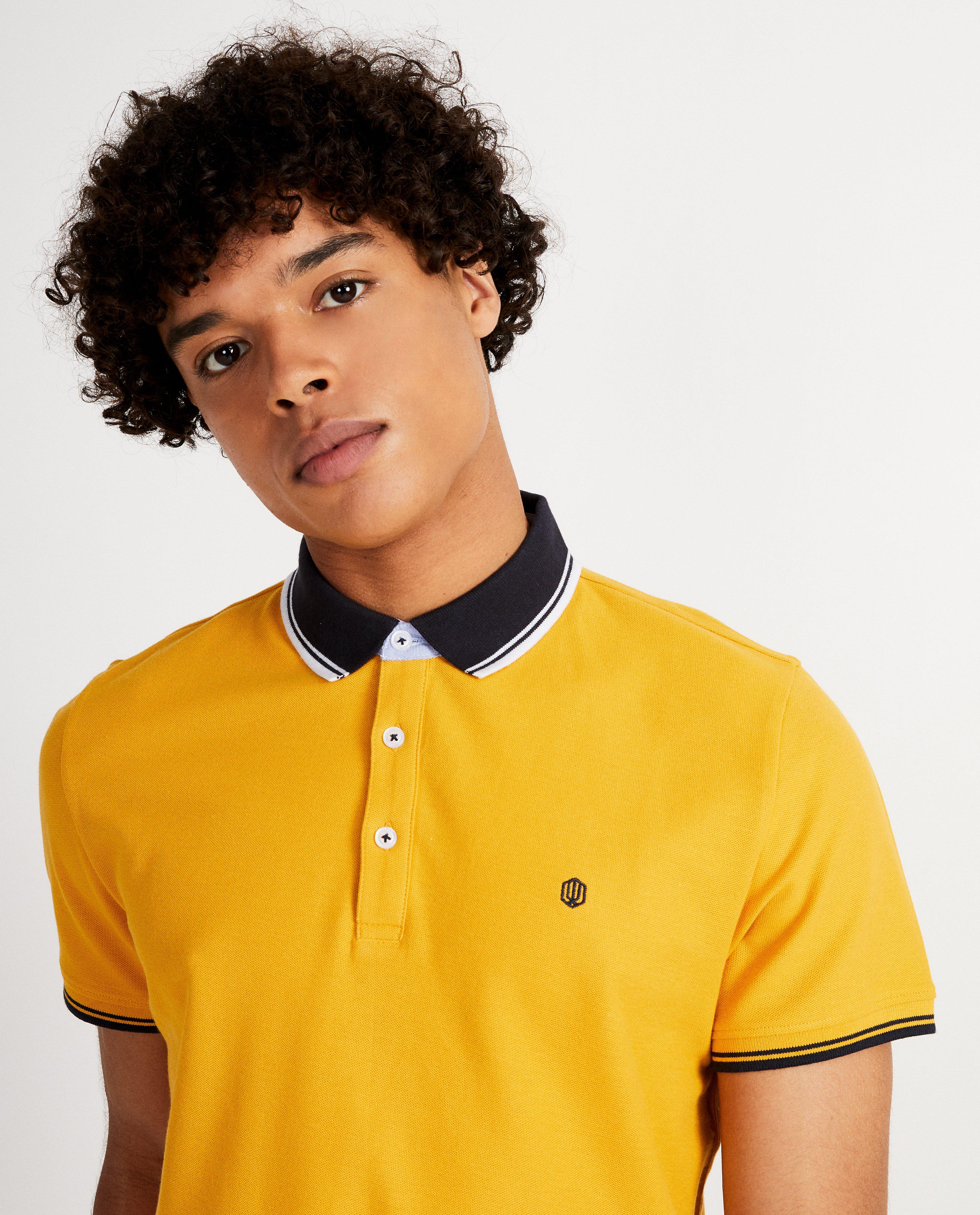 Polo ocre avec col vert - D&eacute;tails du produit - jaune fonc&eacute; - image num&eacute;ro 4