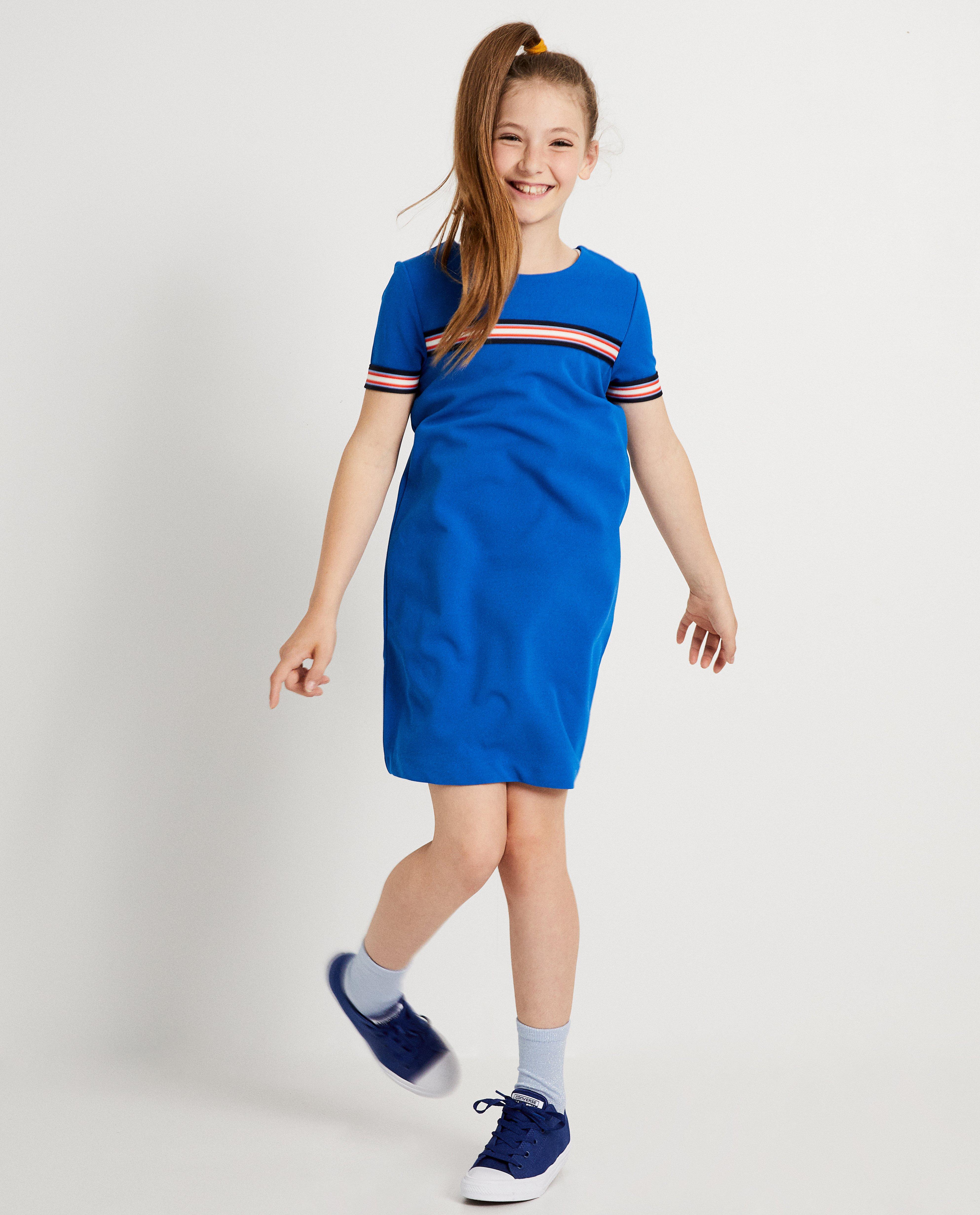 Robe bleu vif bande sportive a la poitrine et au dos JBC JBC Belgique Belgique