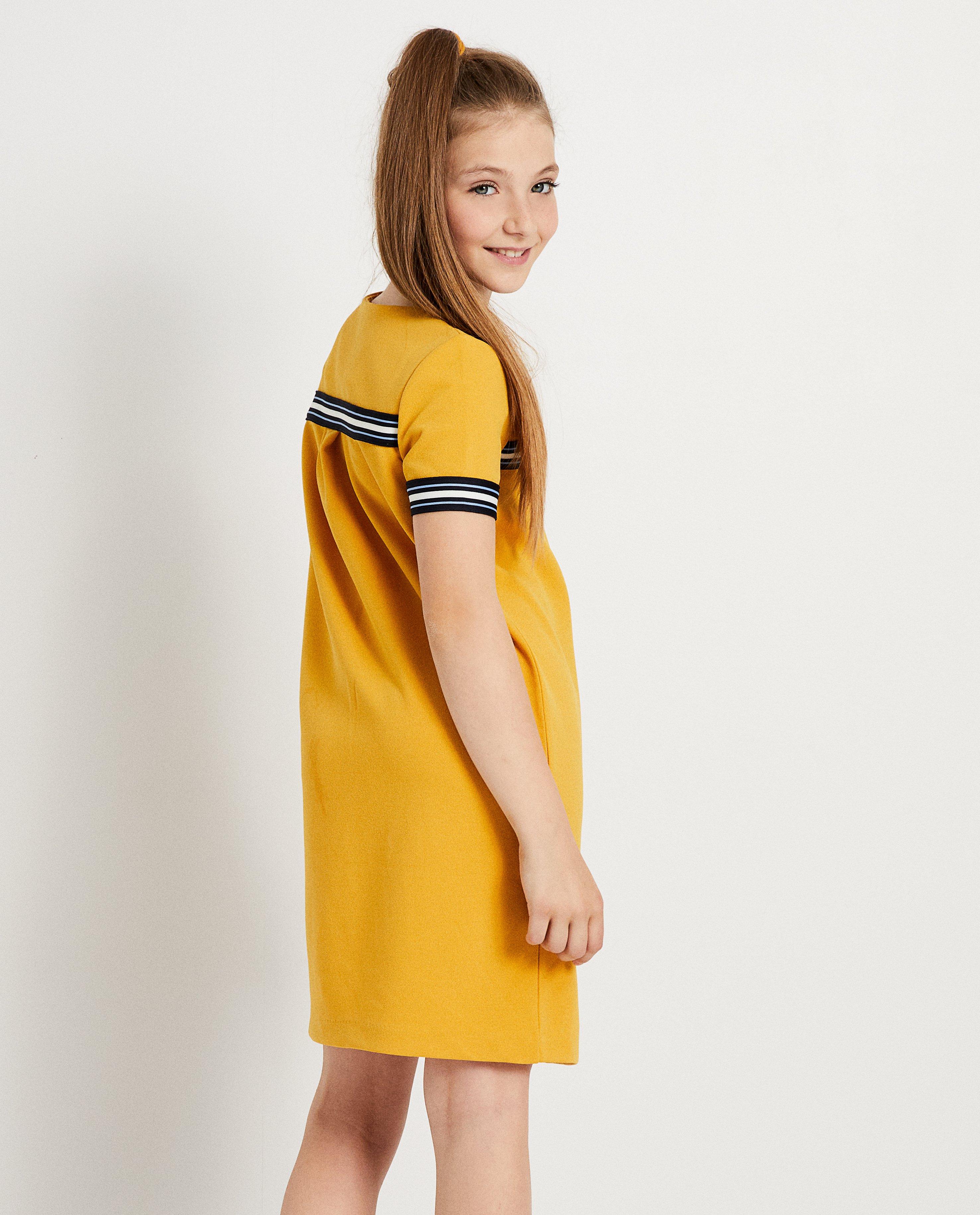 Kleedjes - Gele jurk met sportieve strook
