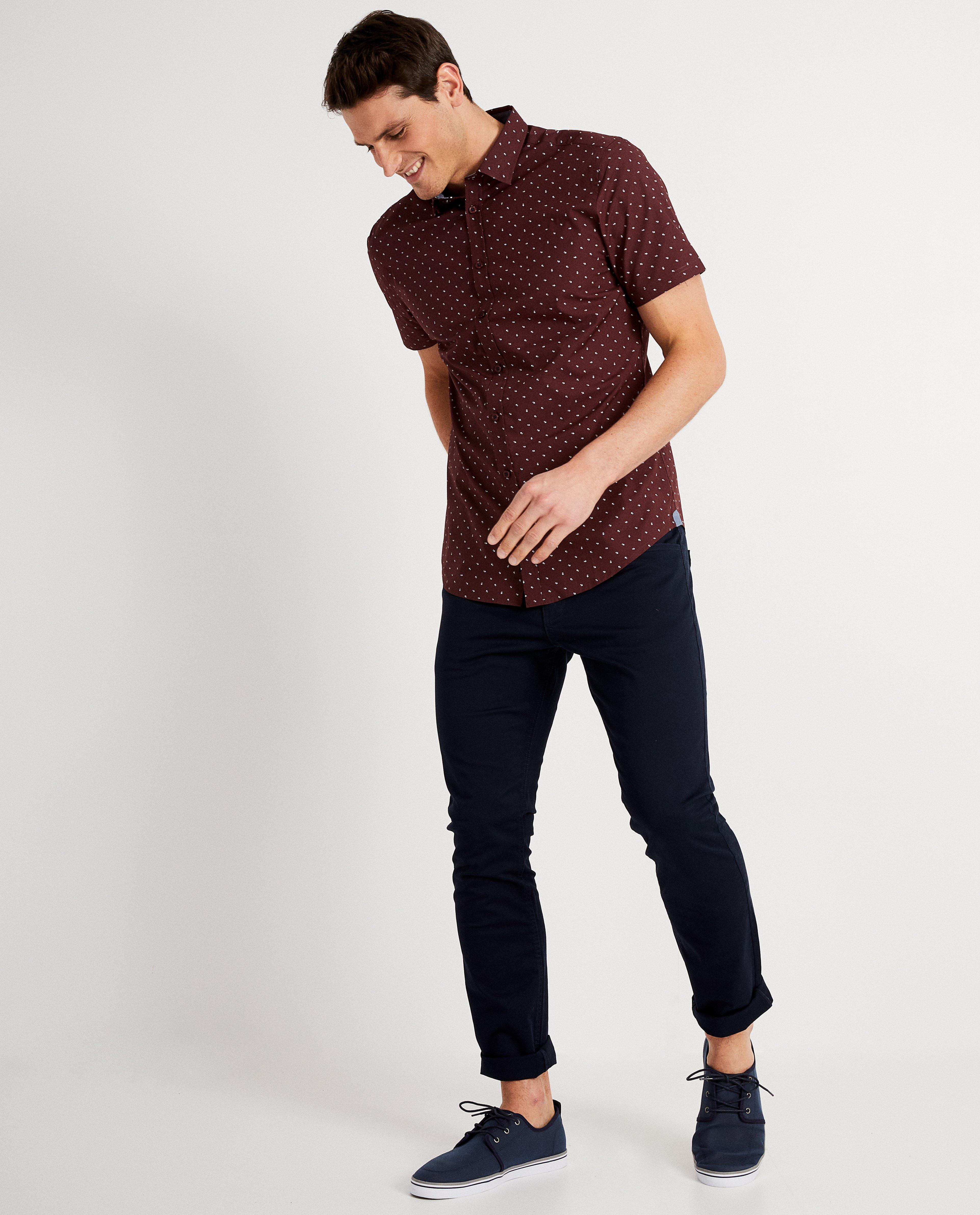 Bordeaux hemd met pijltjesprint - Product Detail - meerkleurig - afbeelding nummer 1