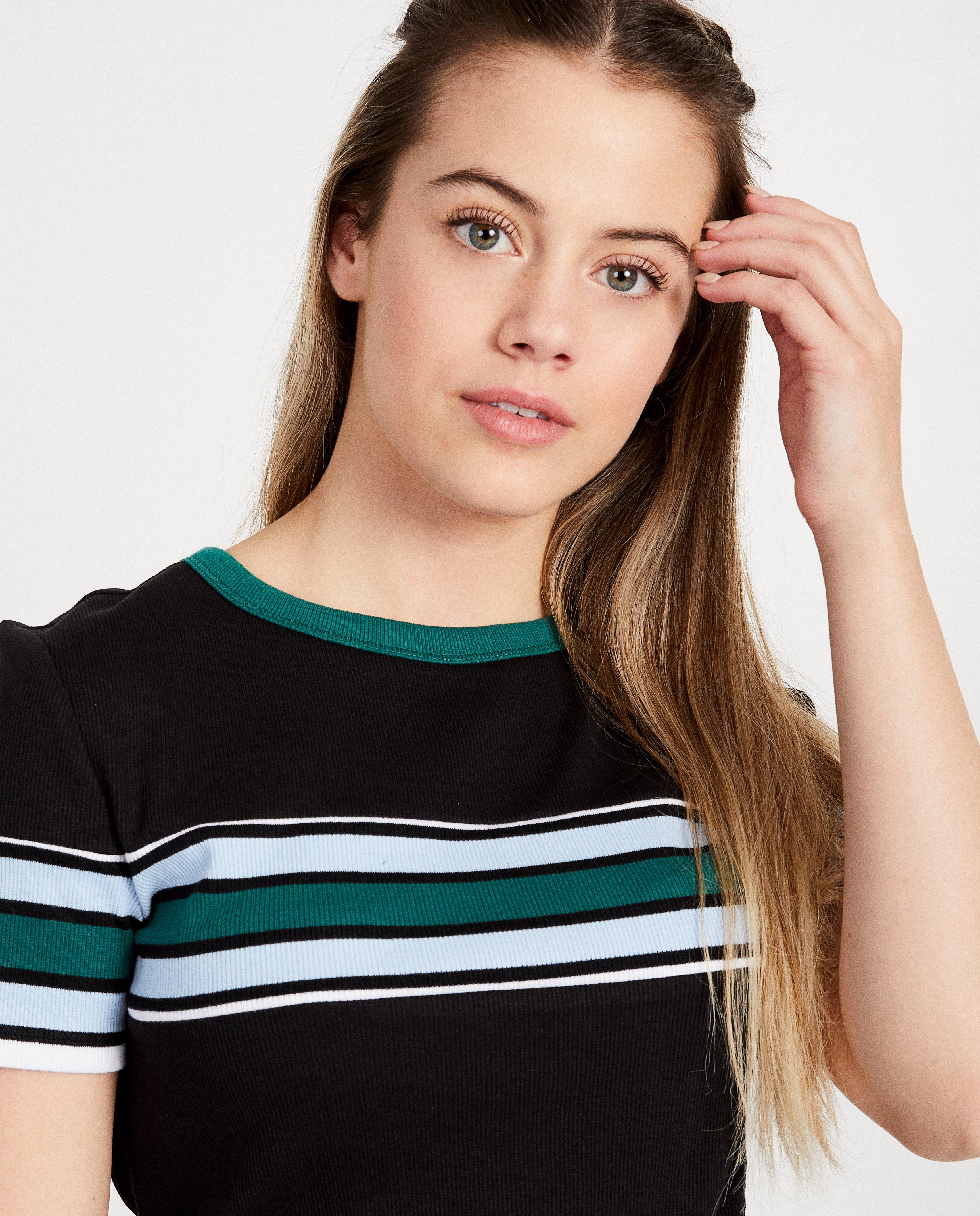 T-shirts - Zwart T-shirt met color block