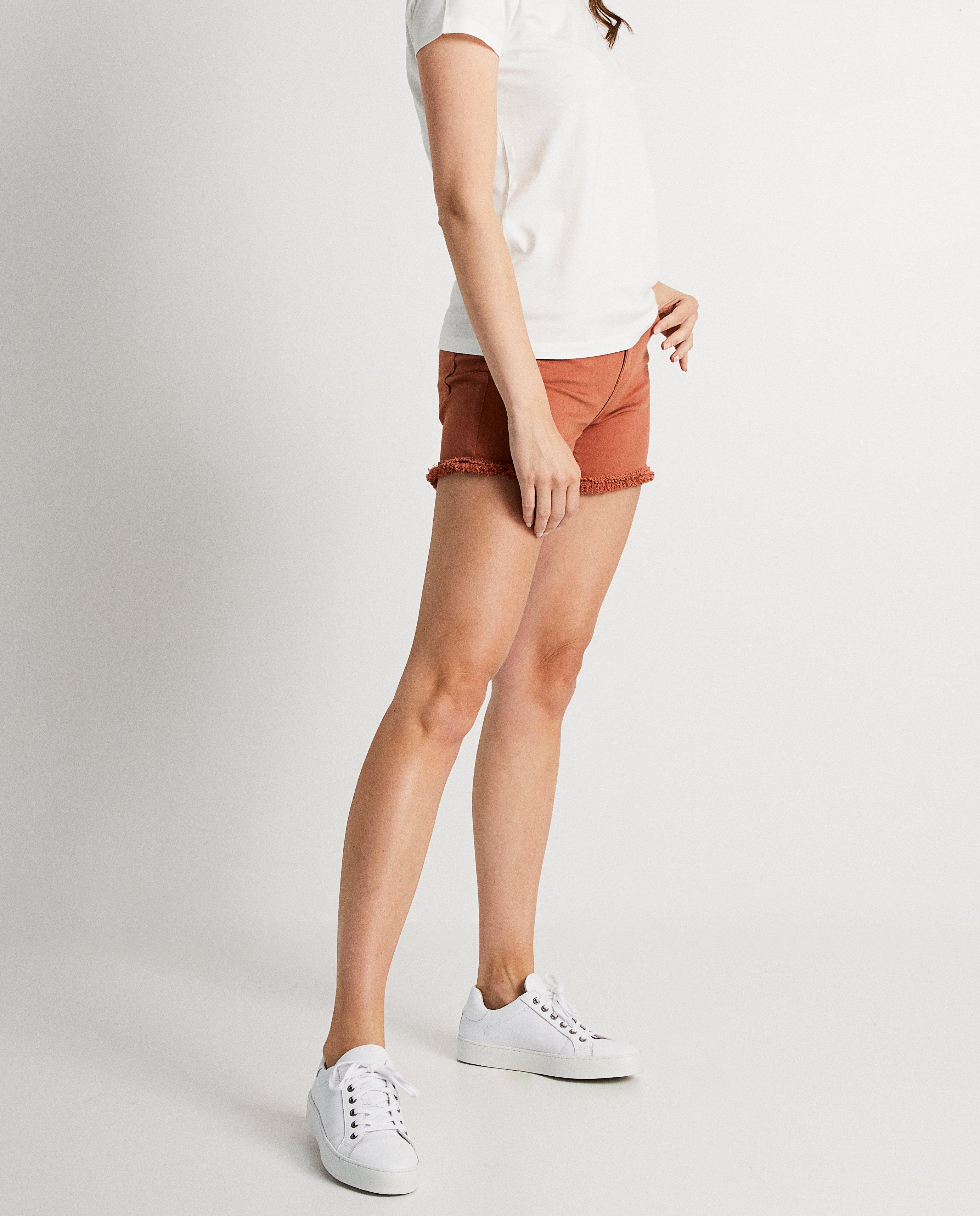 Shorten - Terracotta short met kwastjes