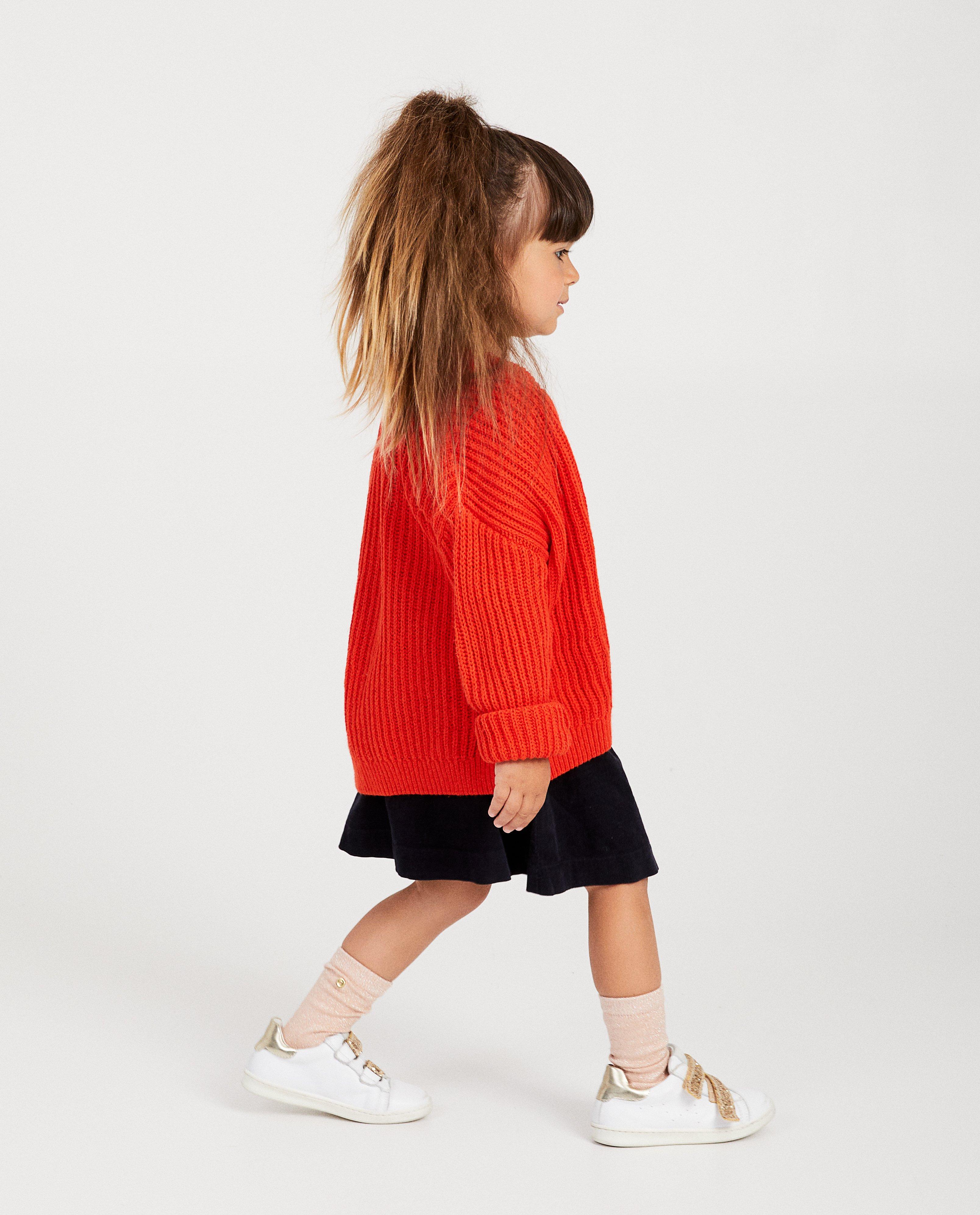 Oranje cardigan met broche Heidi - van grove brei - Heidi