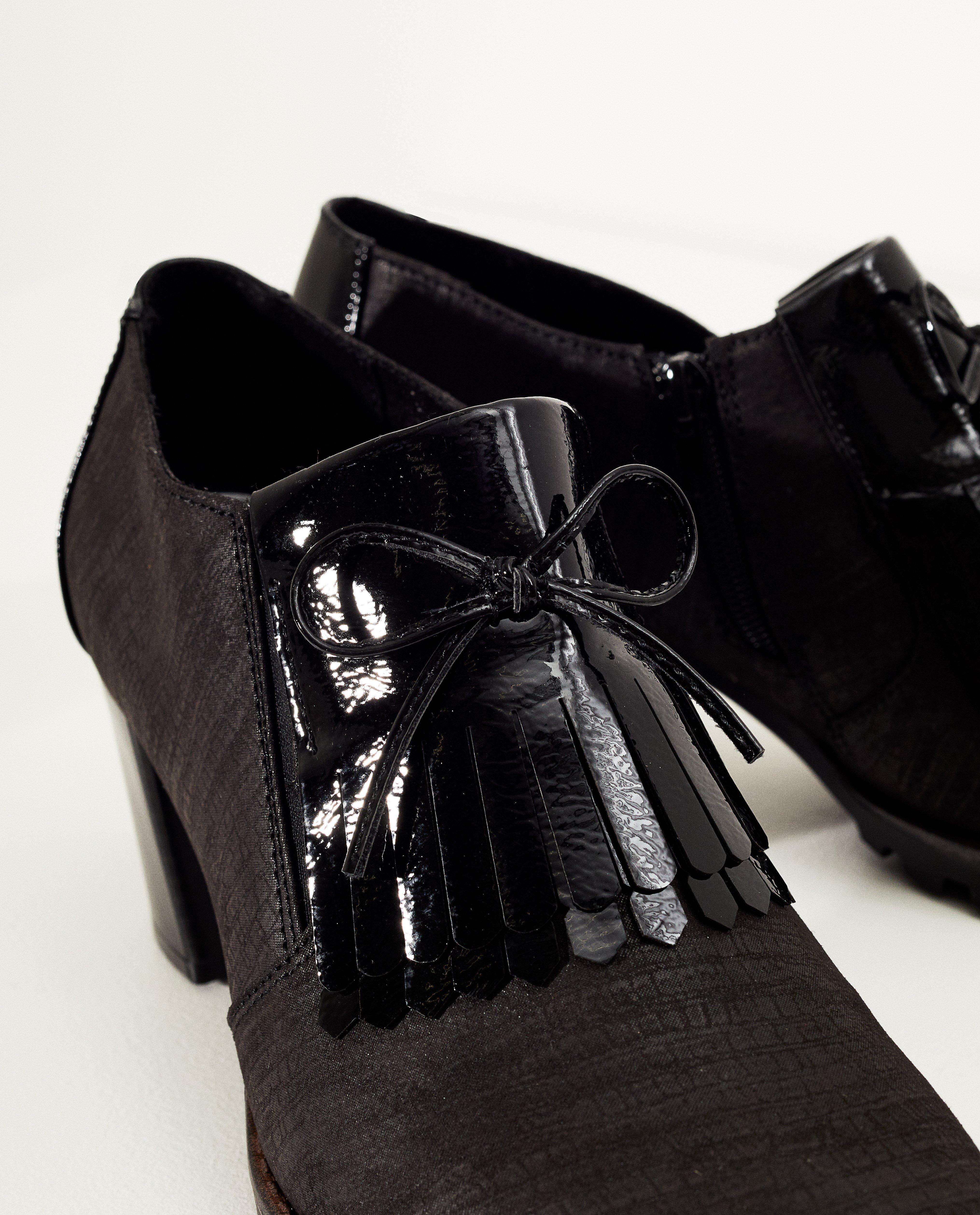 Schoenen - Zwarte schoen met hak