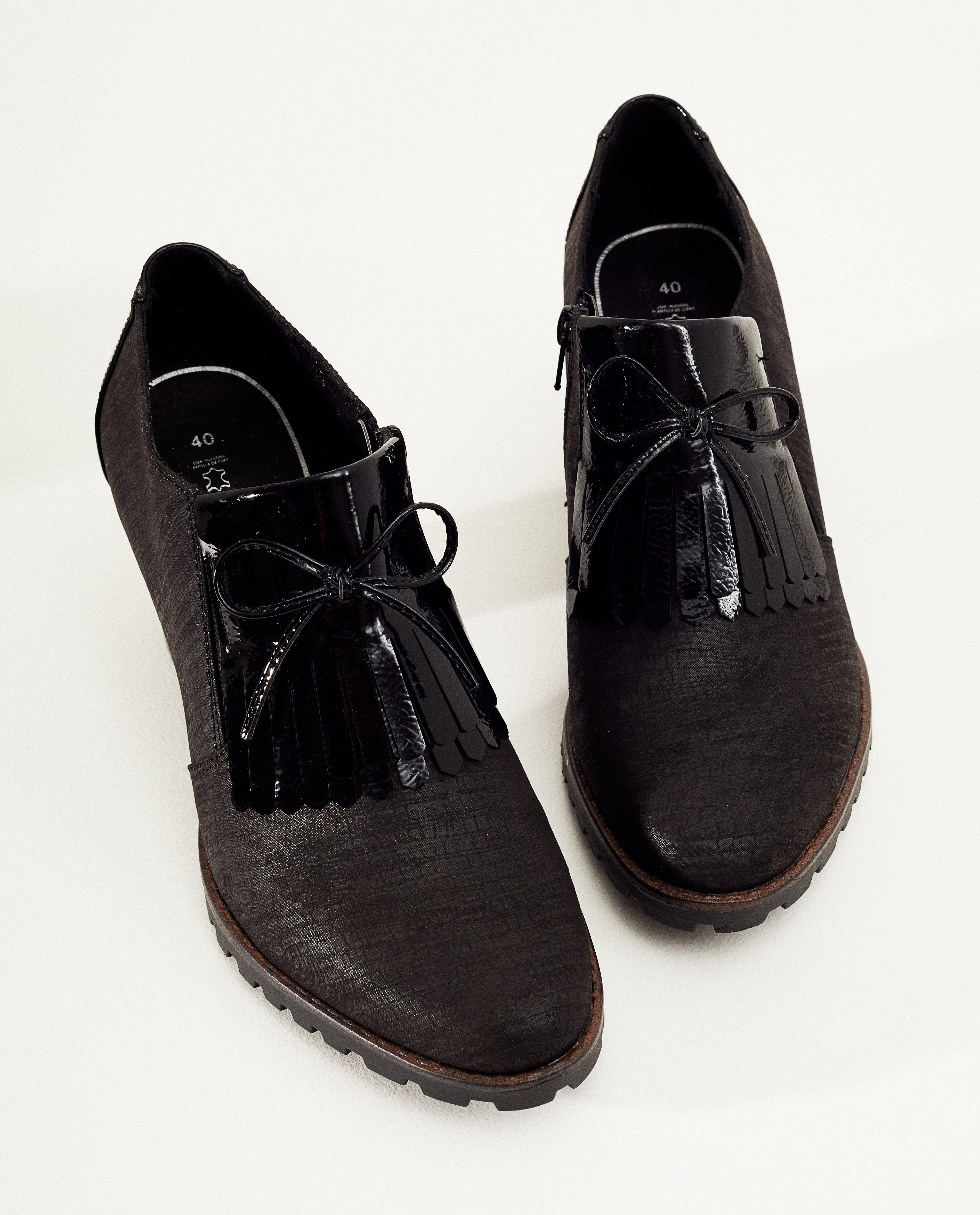 Schoenen - Zwarte schoen met hak