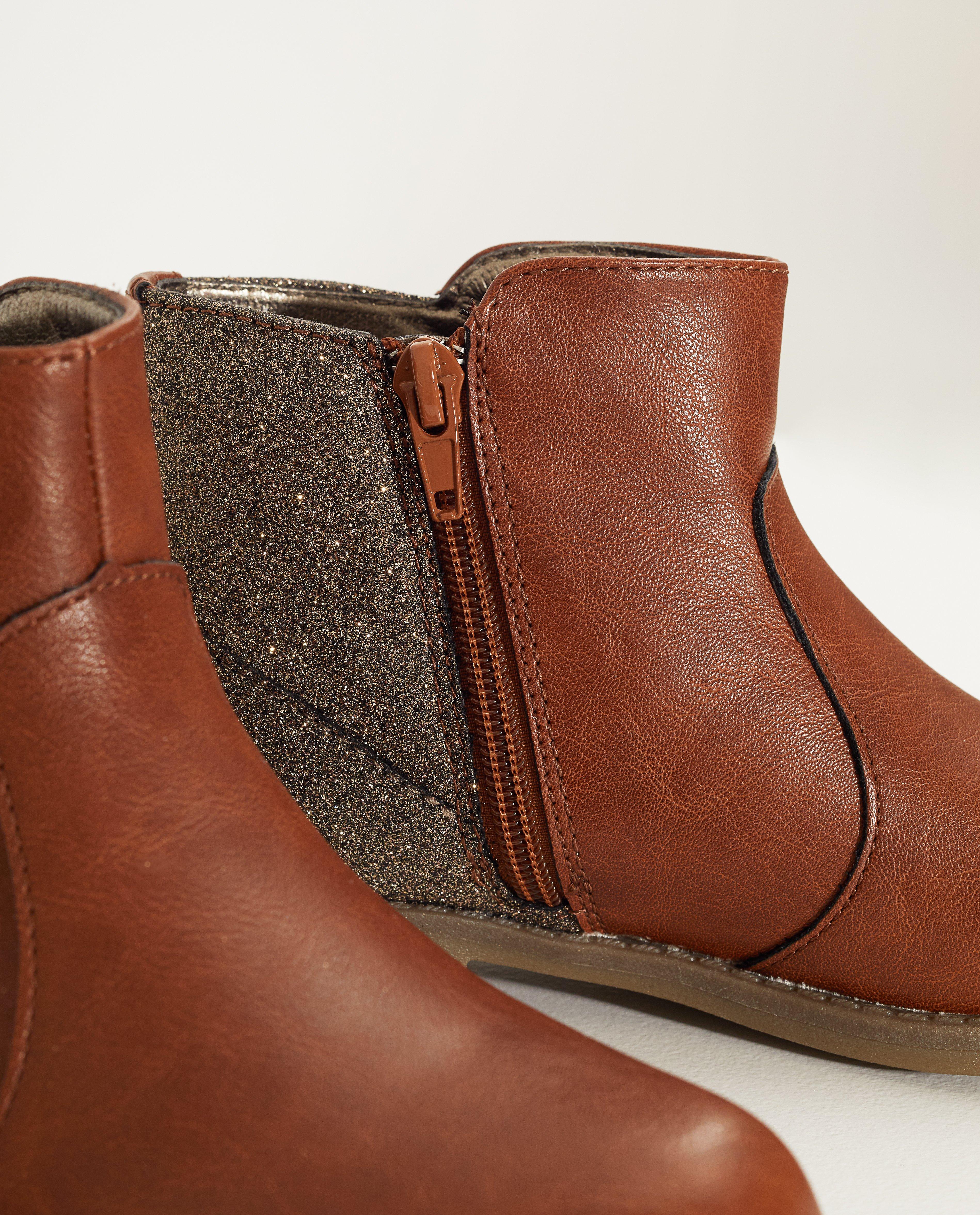 Schoenen - Bruine enkellaarsjes, maat 33-38
