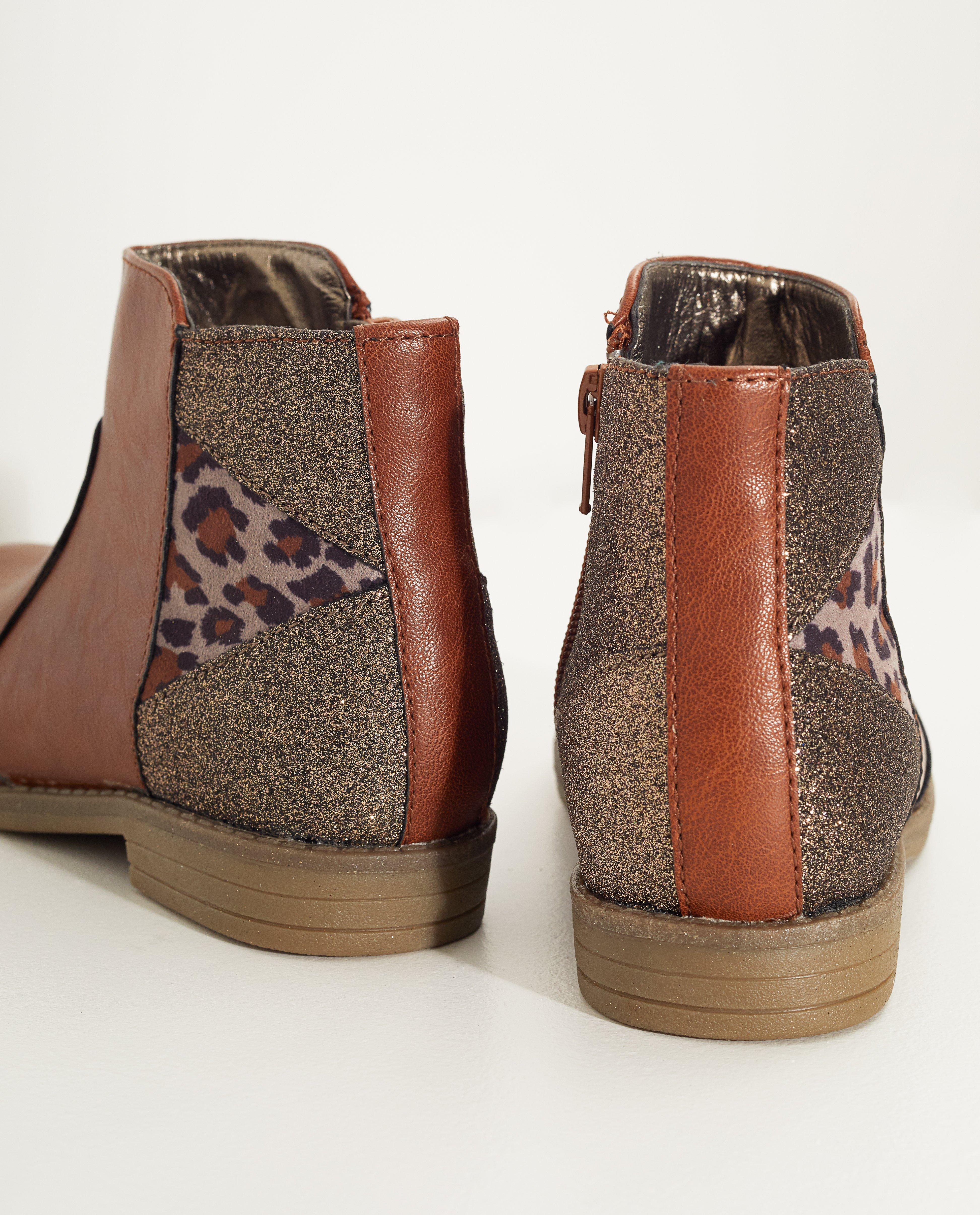 Schoenen - Bruine enkellaarsjes, maat 33-38