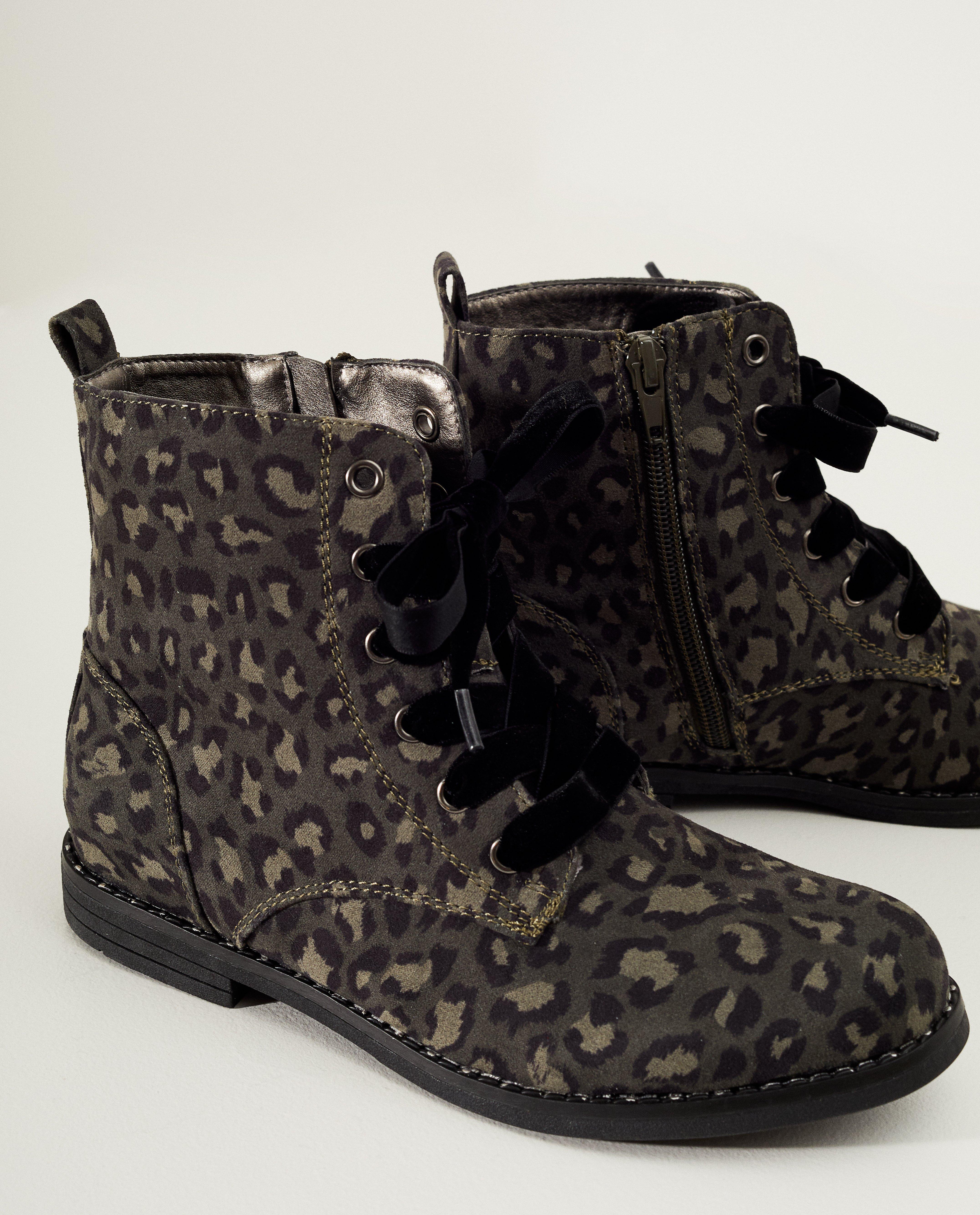 Schoenen - Groene enkellaarsjes met print