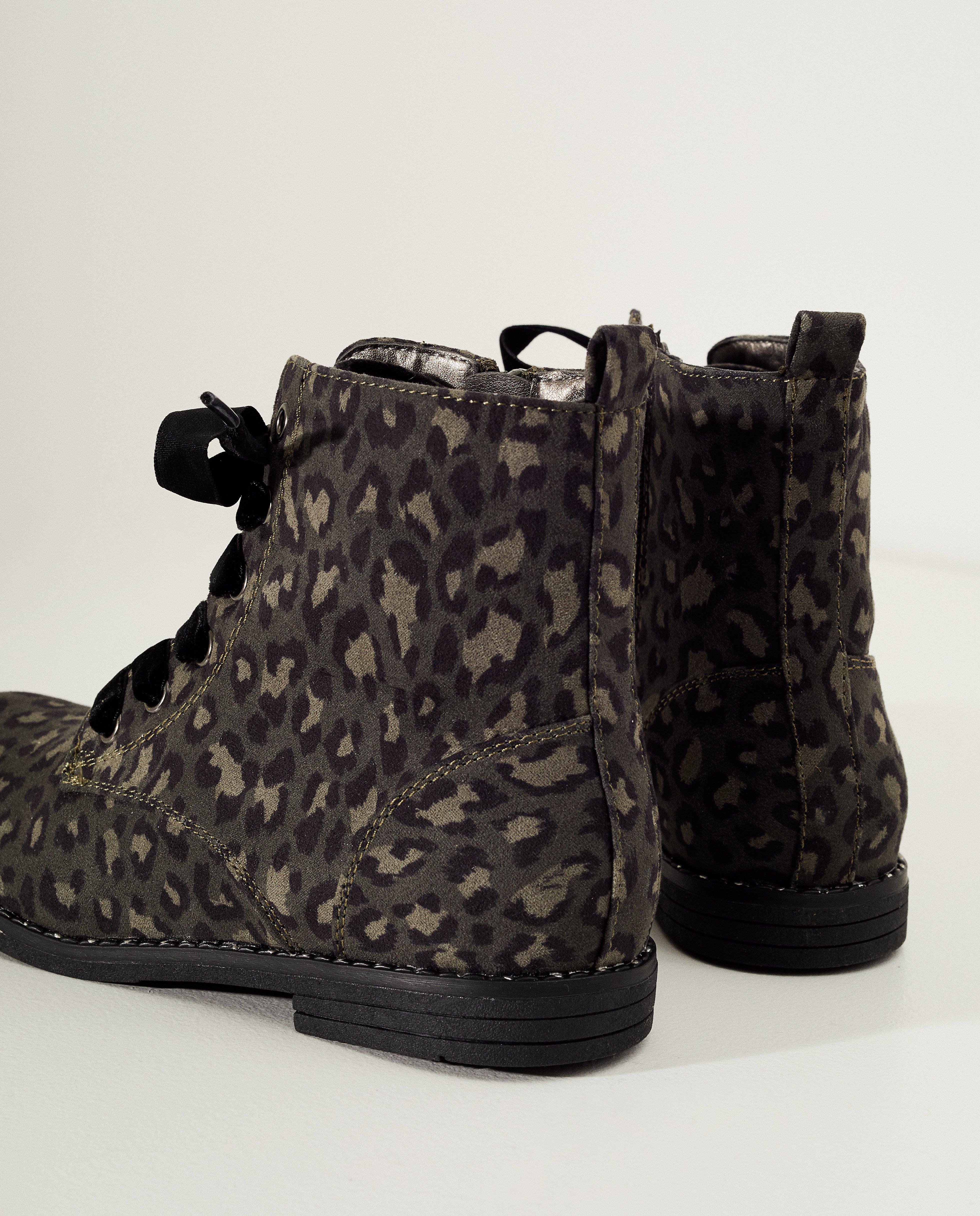 Schoenen - Groene enkellaarsjes met print