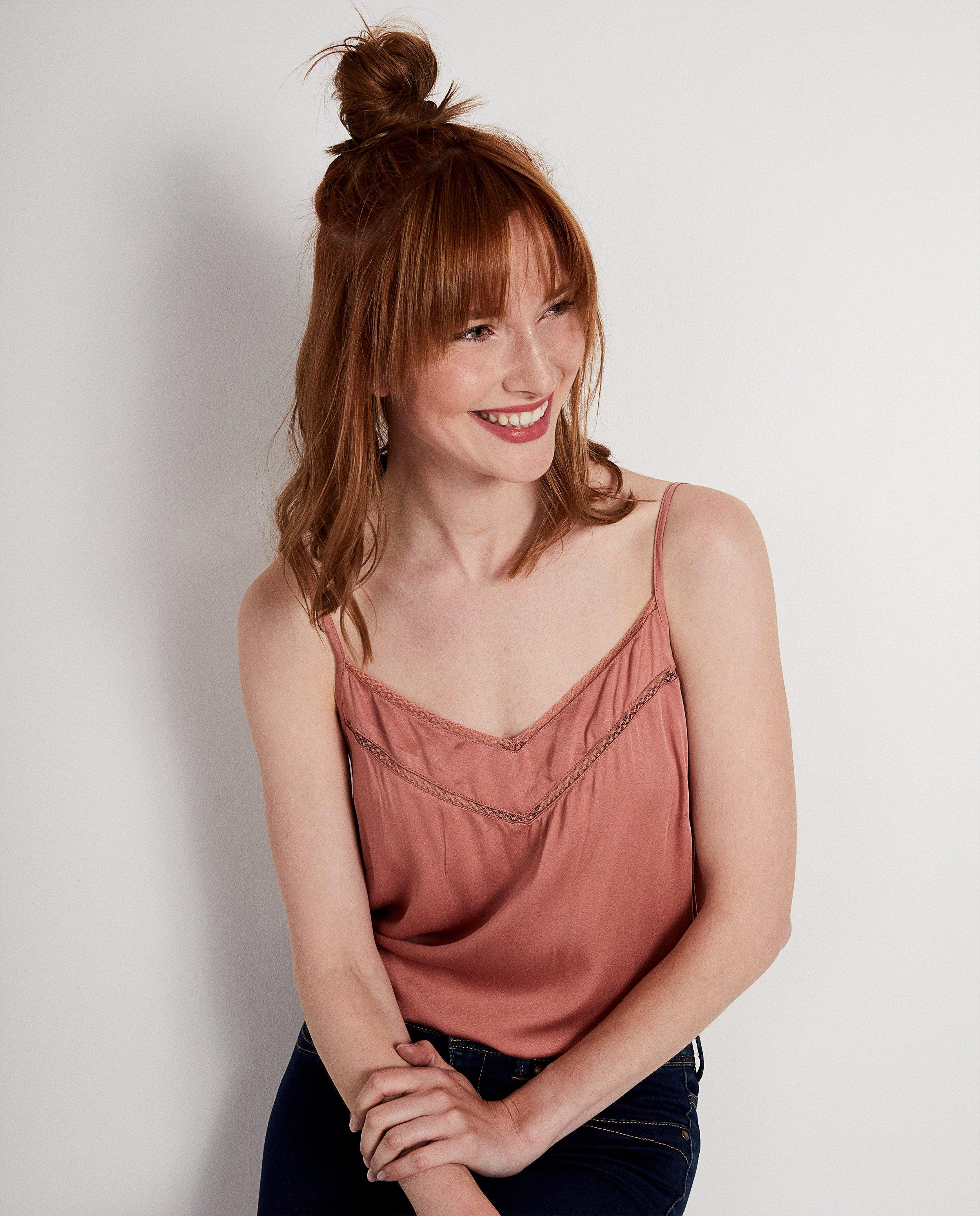 Chemises - Top rose, détails en dentelle Sora