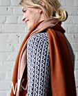 Roestbruine sjaal Karen Damen - met opschrift - Karen Damen
