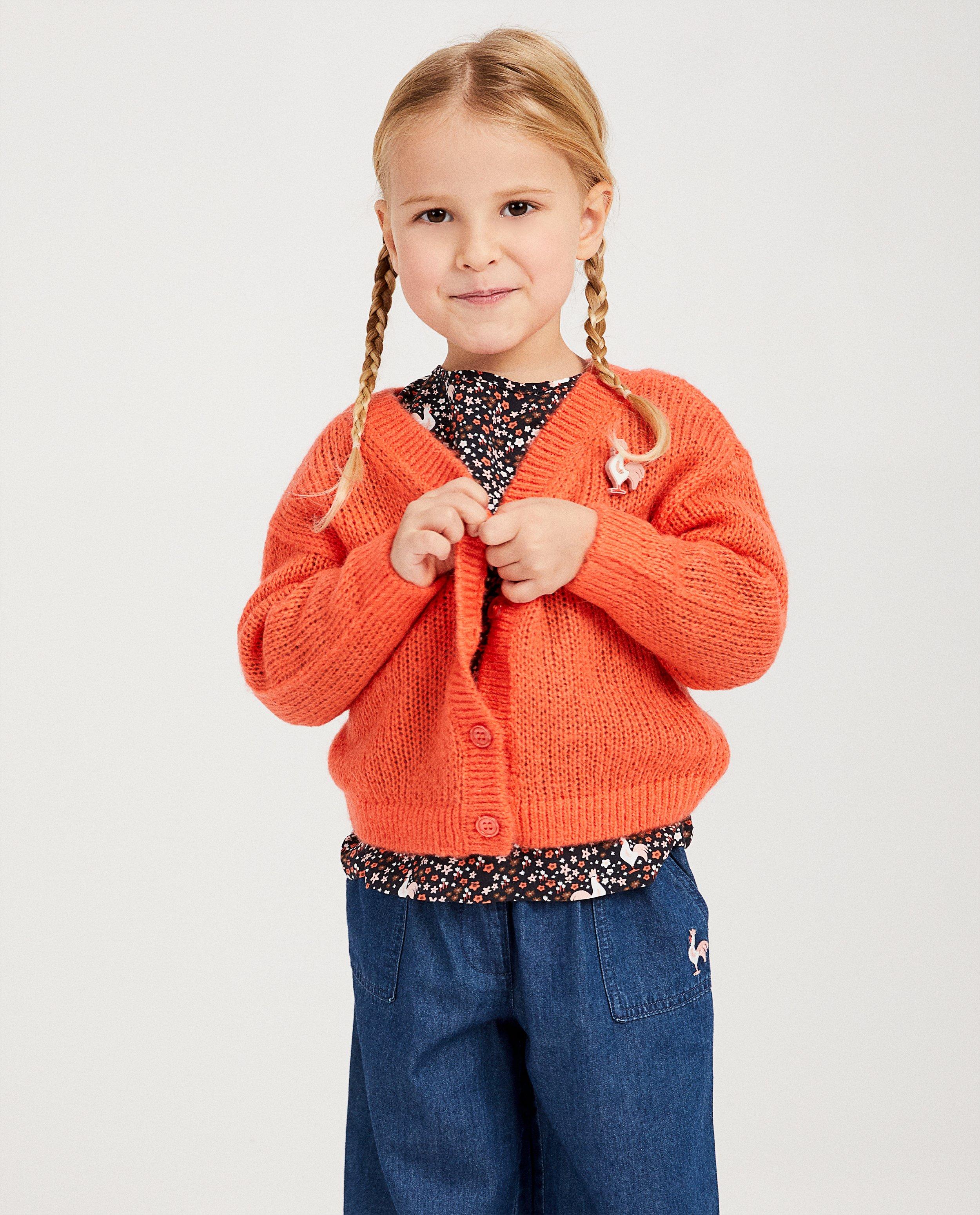 Cardigans - Koraalrood vest met broche Kaatje