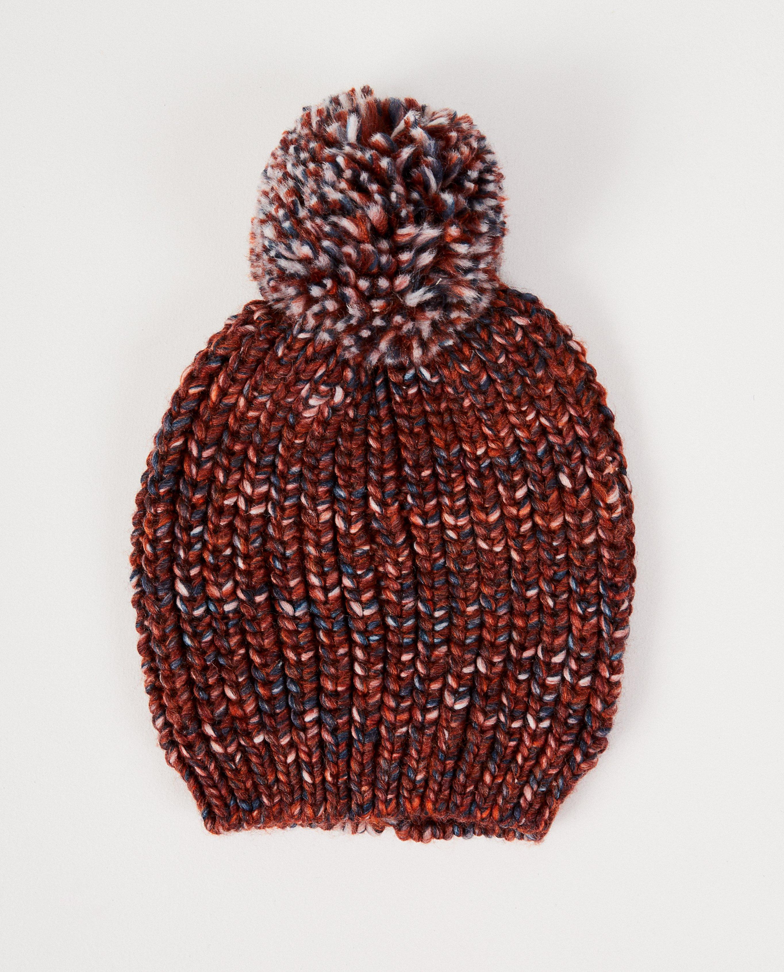 Rode muts met pompon Pieces - met blauw en wit - Pieces