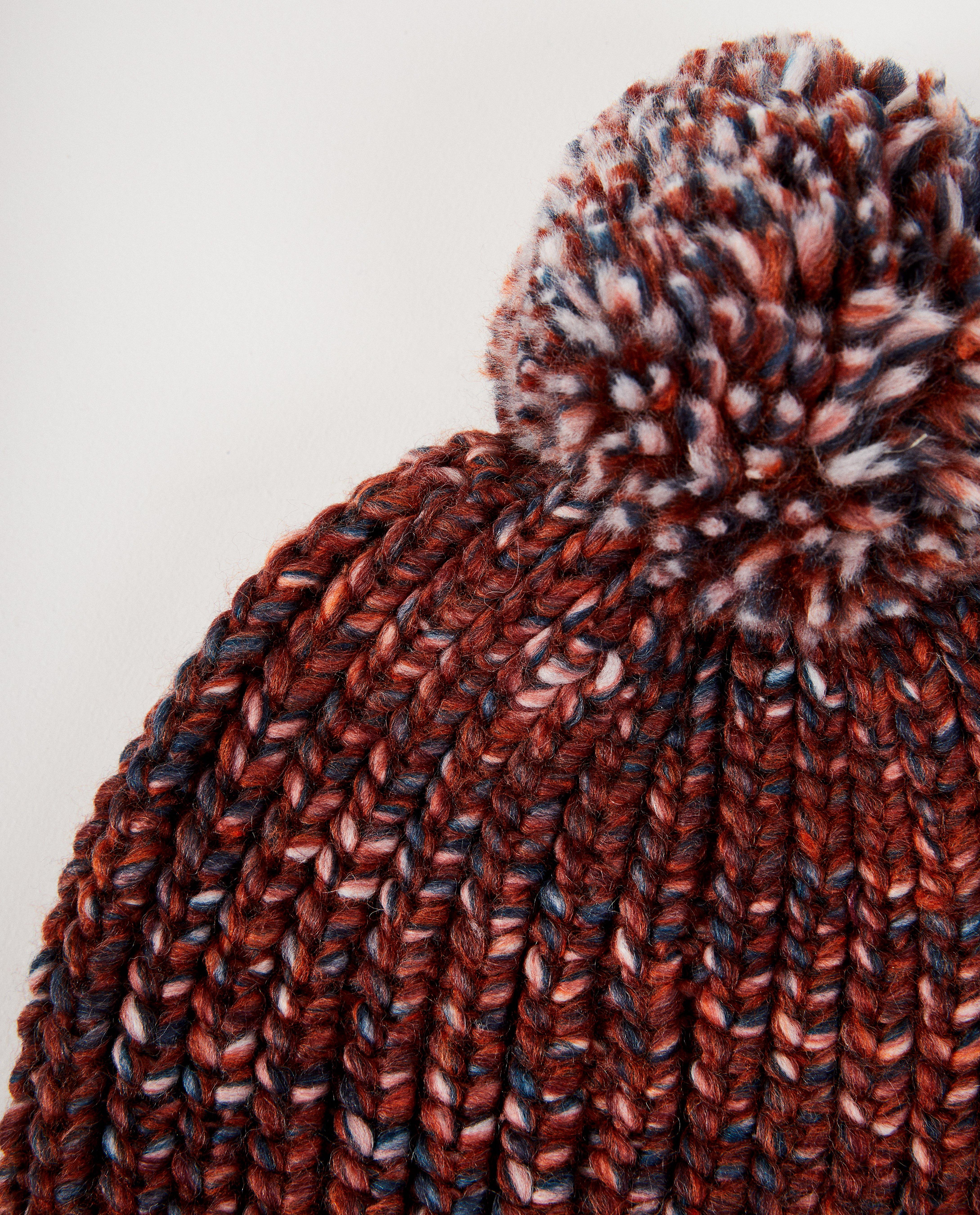 Breigoed - Rode muts met pompon Pieces