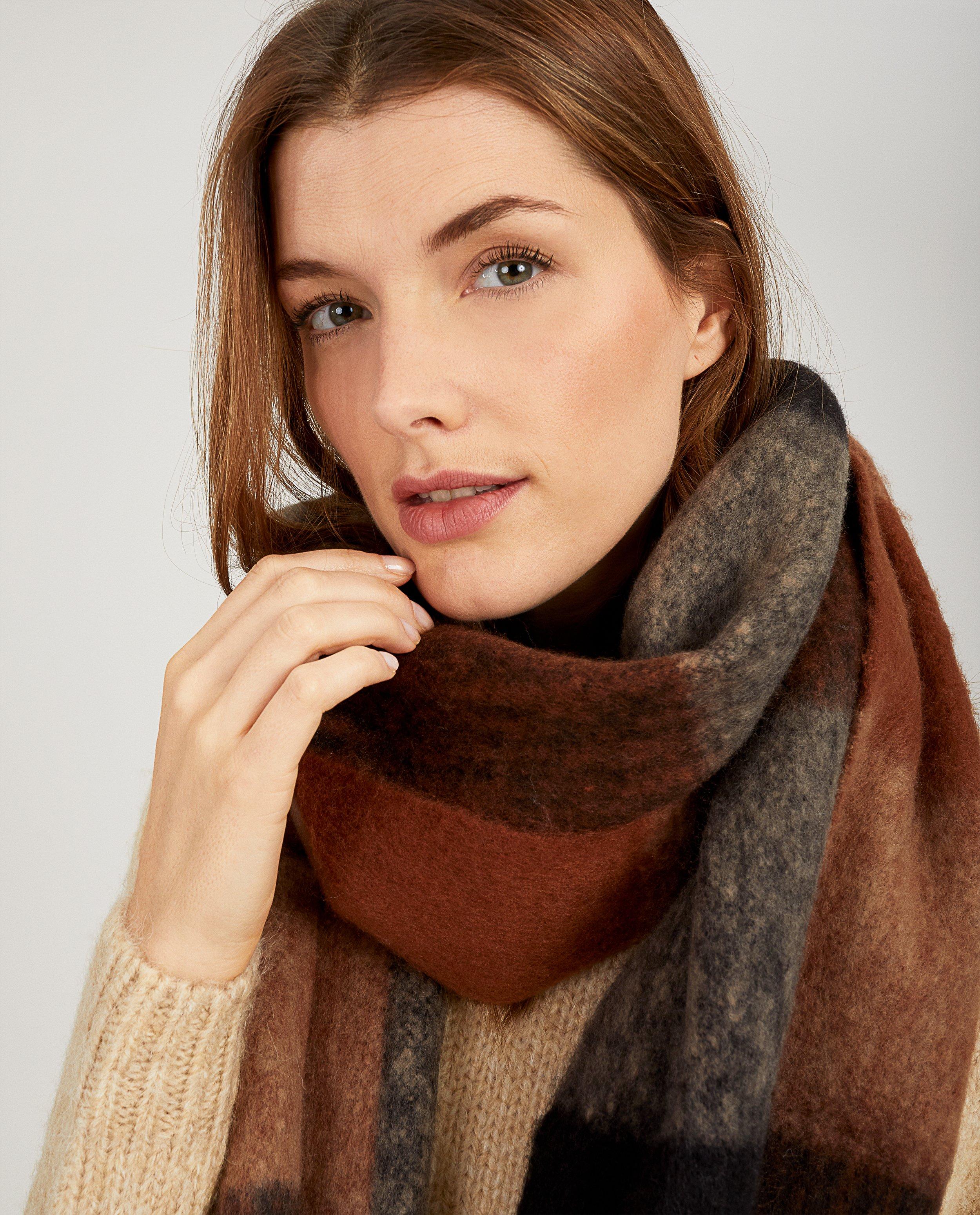 Écharpe brune Pieces - duveteuse - Pieces