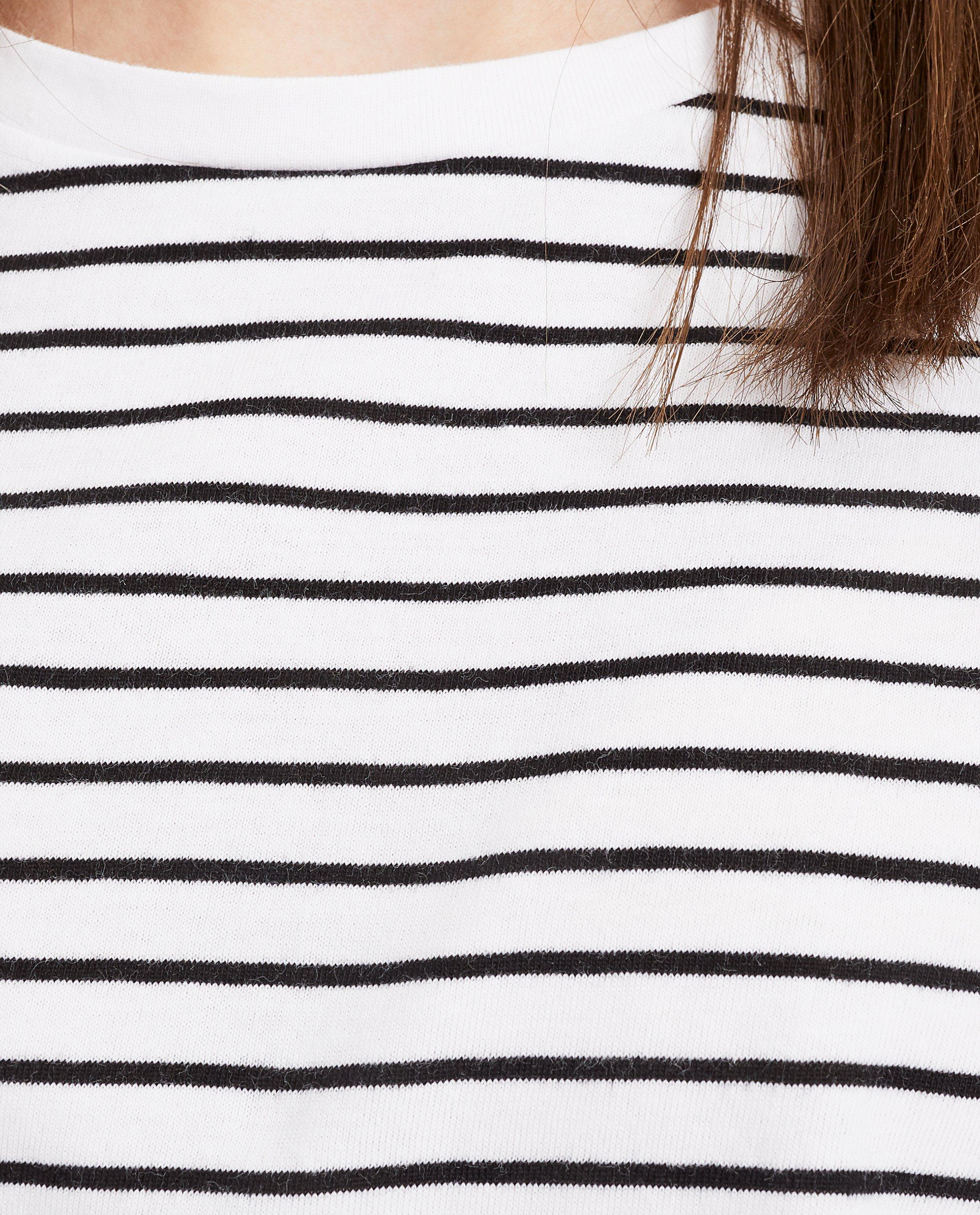 T-shirts - Wit T-shirt met zwarte strepen